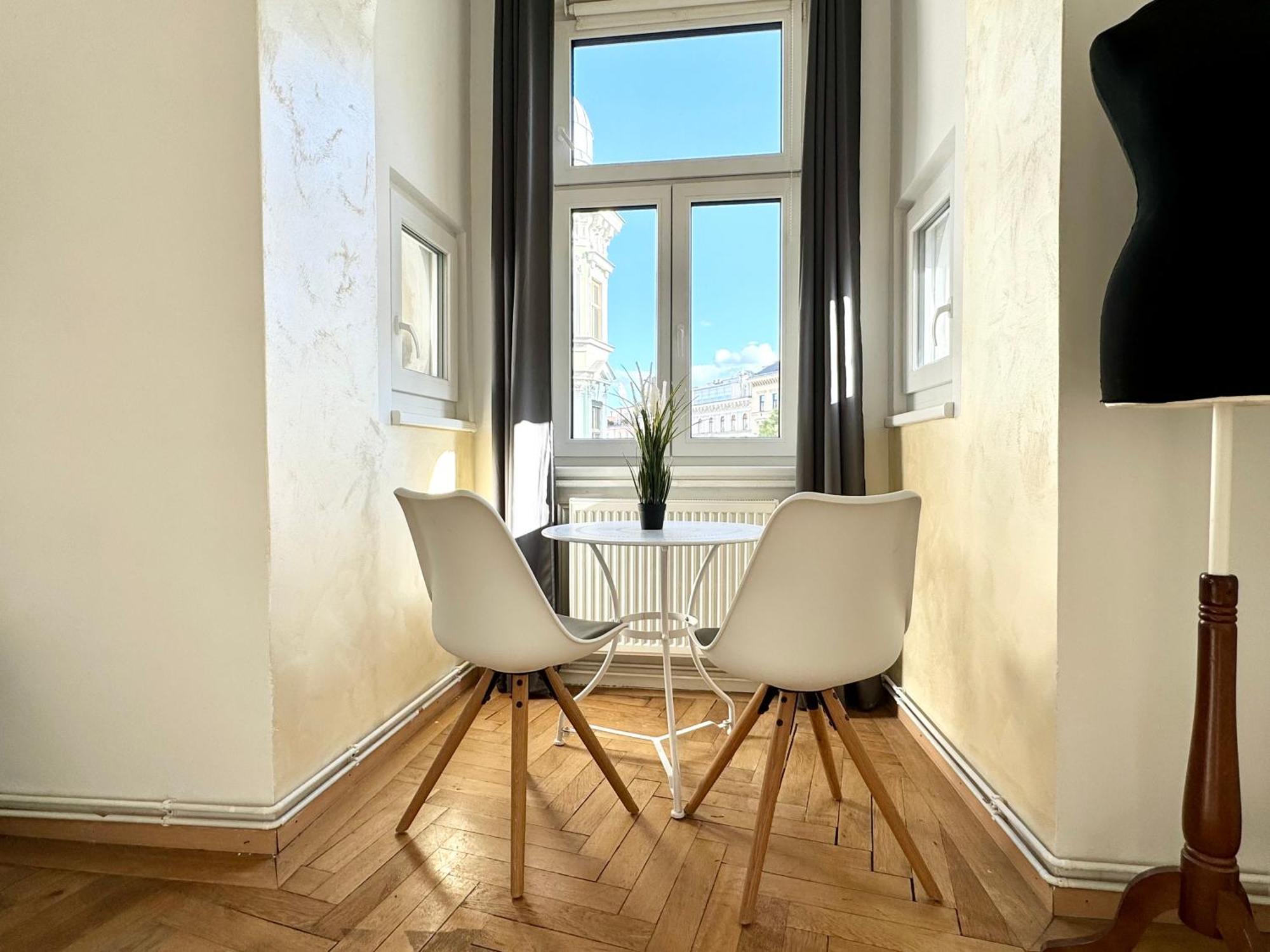 Premium Located At The Famous Kutschkermarkt * Vienna