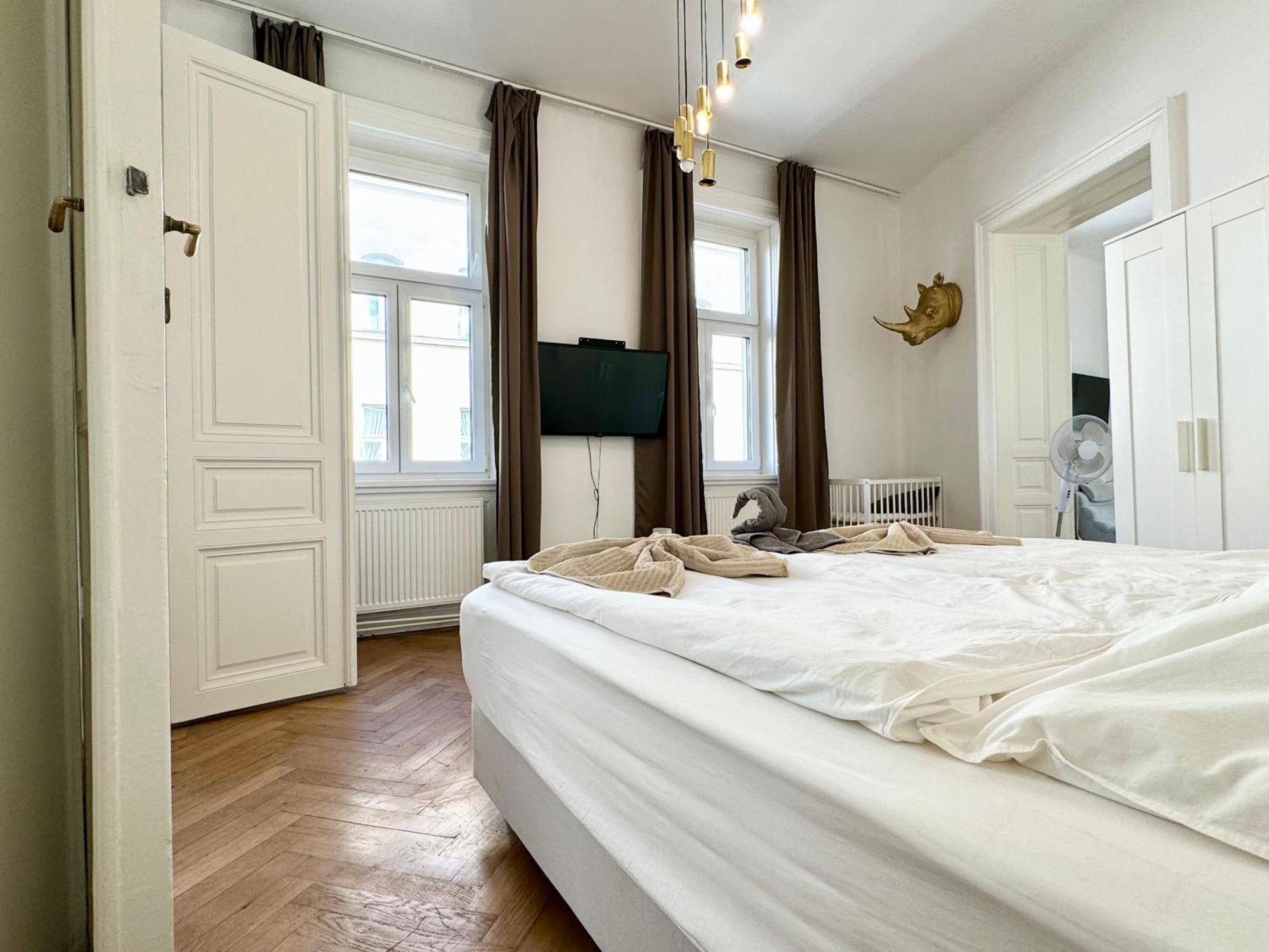 Premium Located At The Famous Kutschkermarkt Apartment