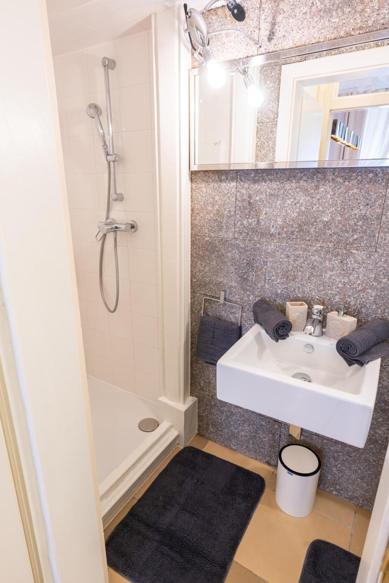 Premium - Schoenlaterngasse Apartment