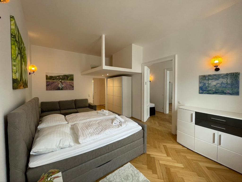 4 Red Star 8 * Vienna