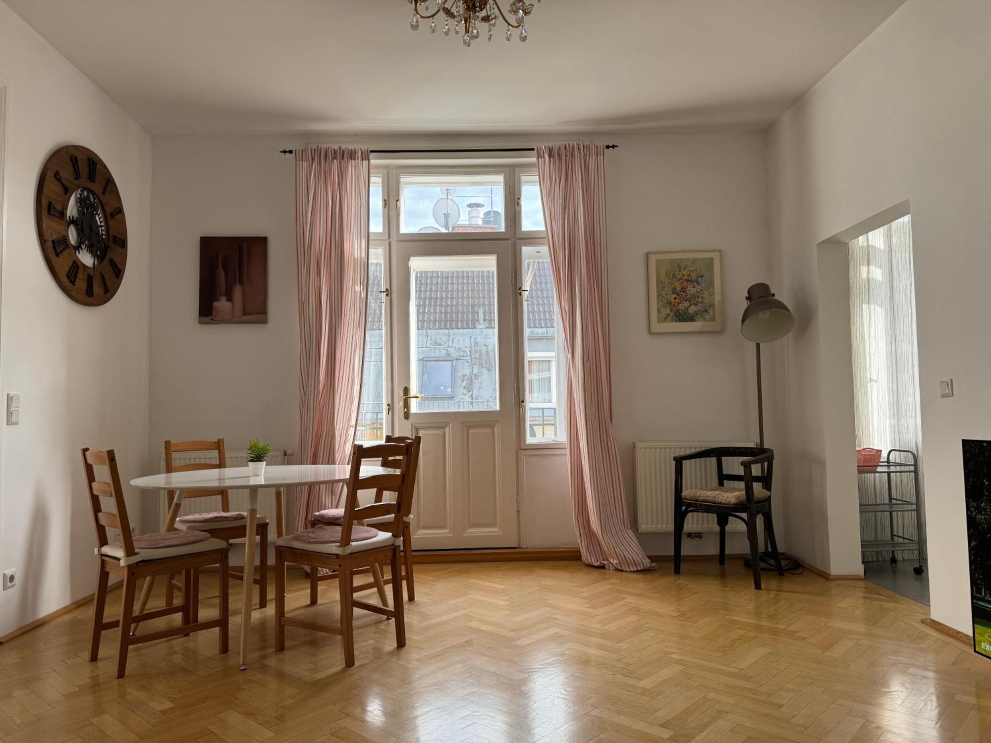 Cozy Near Schoenbrunn 17
