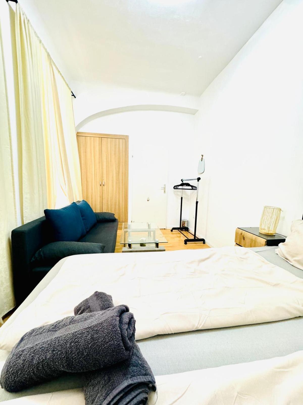 Comfy In A Shared Apt, 8min To Rathausplatz Apartment Vienna