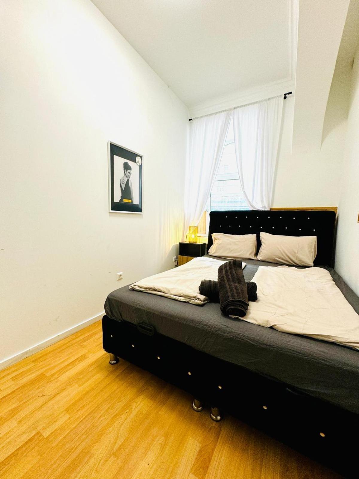 Comfy In A Shared Apt, 8min To Rathausplatz Apartment