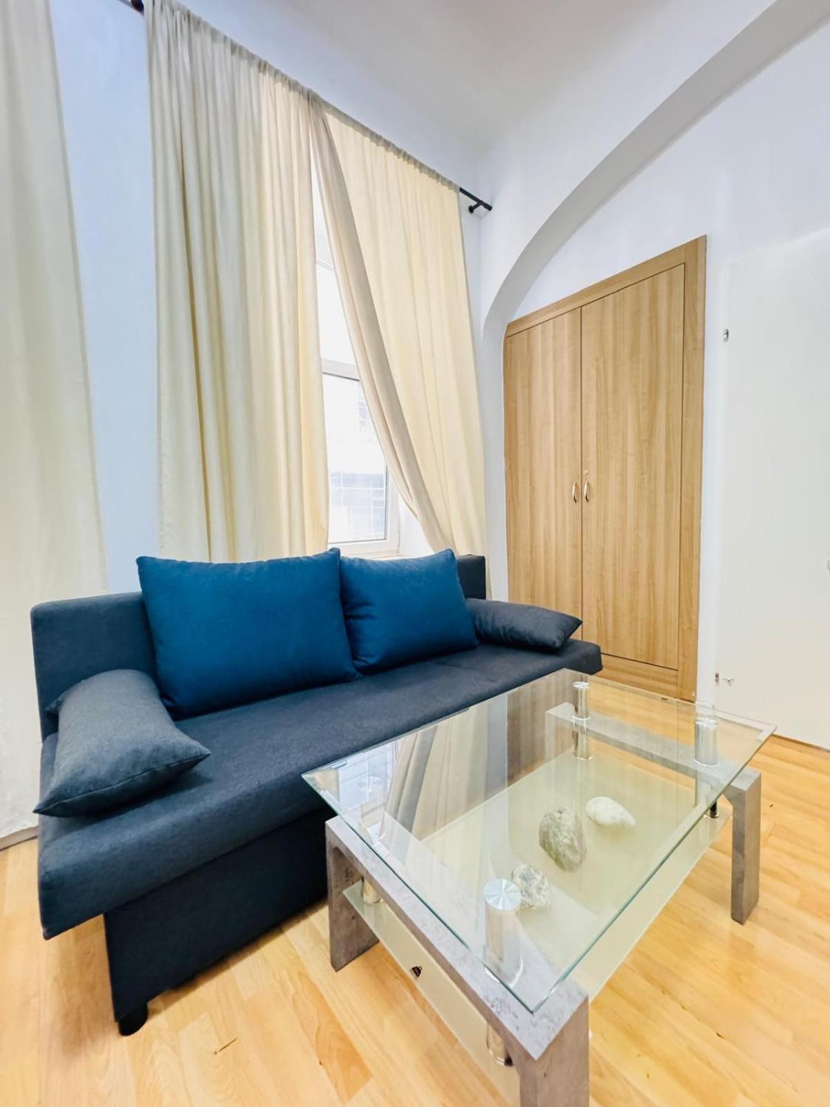 Comfy In A Shared Apt, 8min To Rathausplatz Apartment *