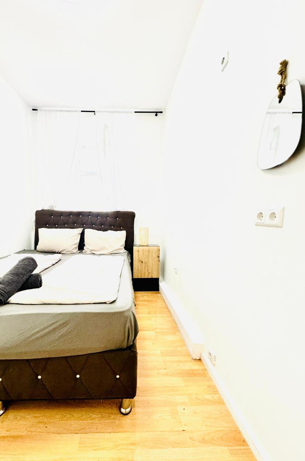 Apartment Comfy In A Shared Apt, 8min To Rathausplatz *