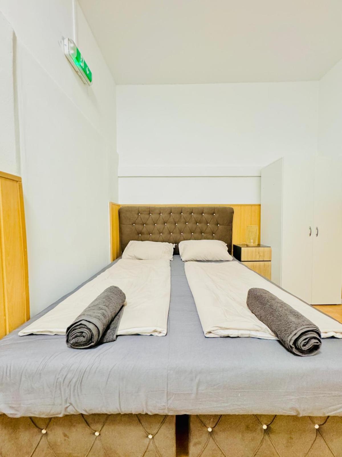 Comfy In A Shared Apt, 8min To Rathausplatz Apartment