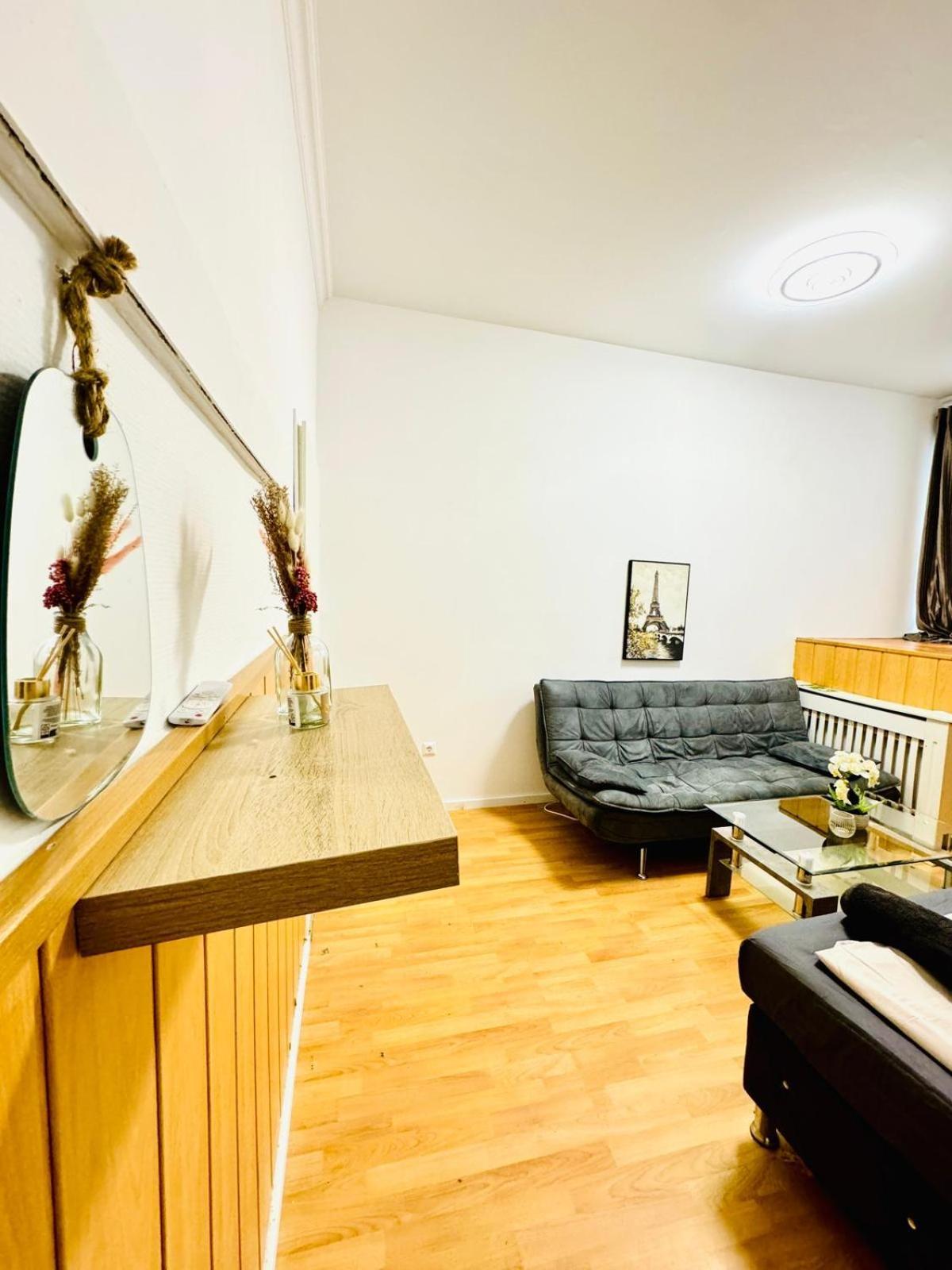 Comfy In A Shared Apt, 8min To Rathausplatz Apartment *