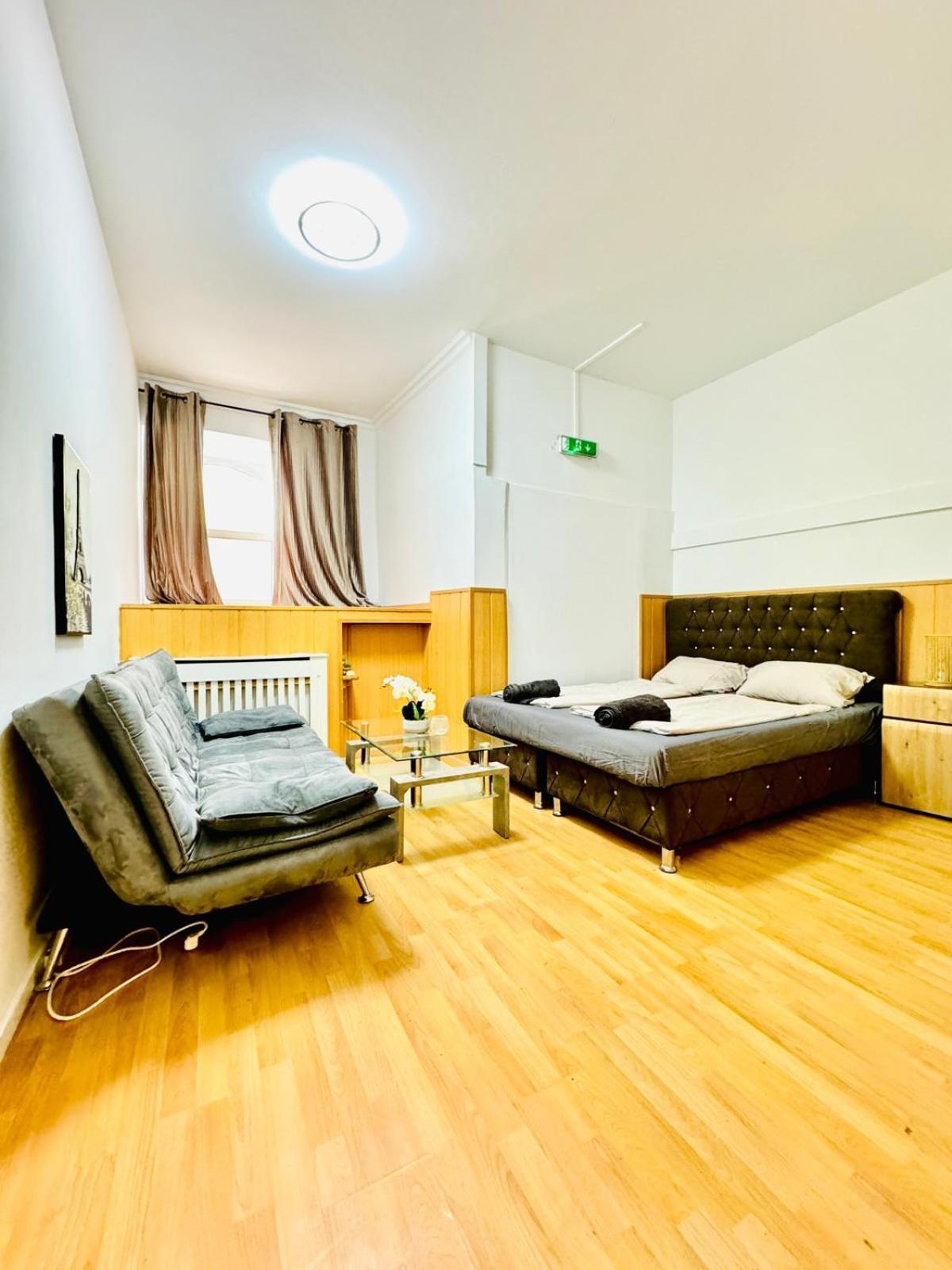 Comfy In A Shared Apt, 8min To Rathausplatz Apartment