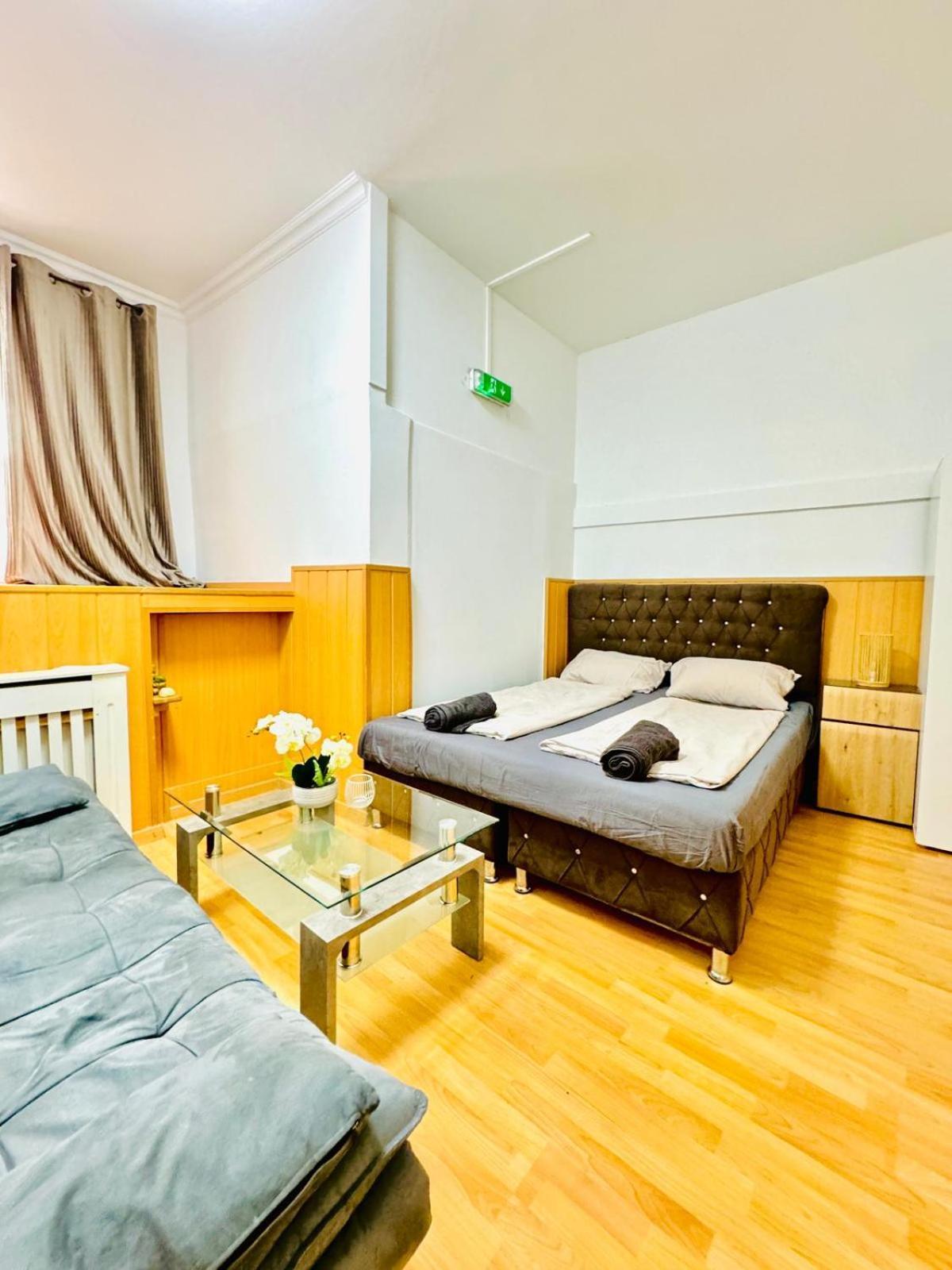 Comfy In A Shared Apt, 8min To Rathausplatz Apartment