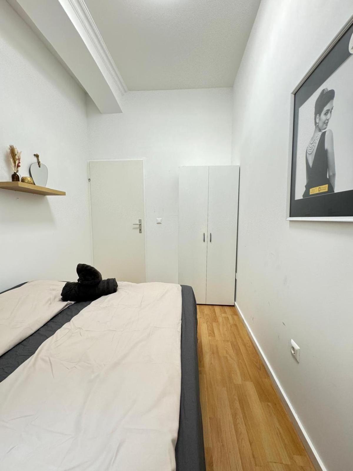Comfy In A Shared Apt, 8min To Rathausplatz Apartment Vienna