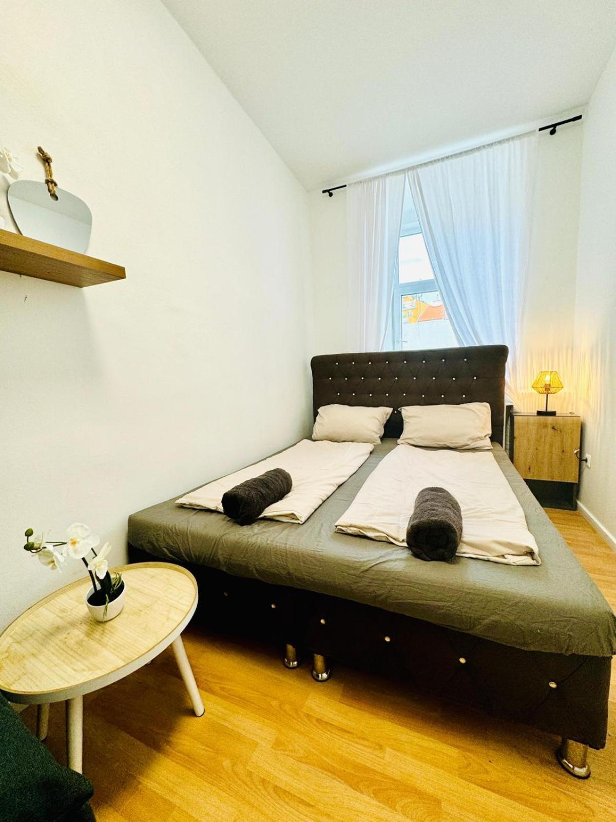 Comfy In A Shared Apt, 8min To Rathausplatz Apartment
