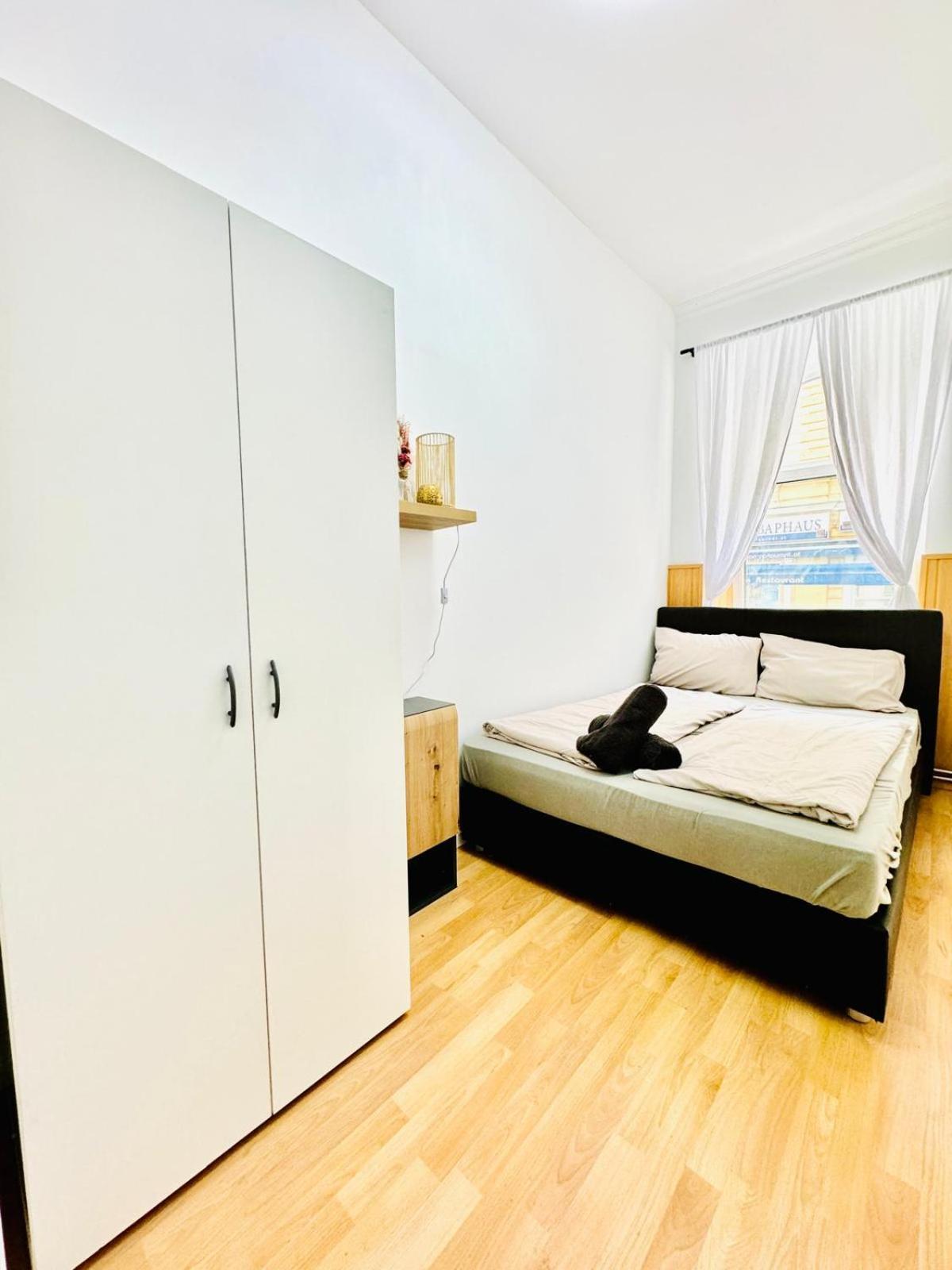 Comfy In A Shared Apt, 8min To Rathausplatz Apartment *