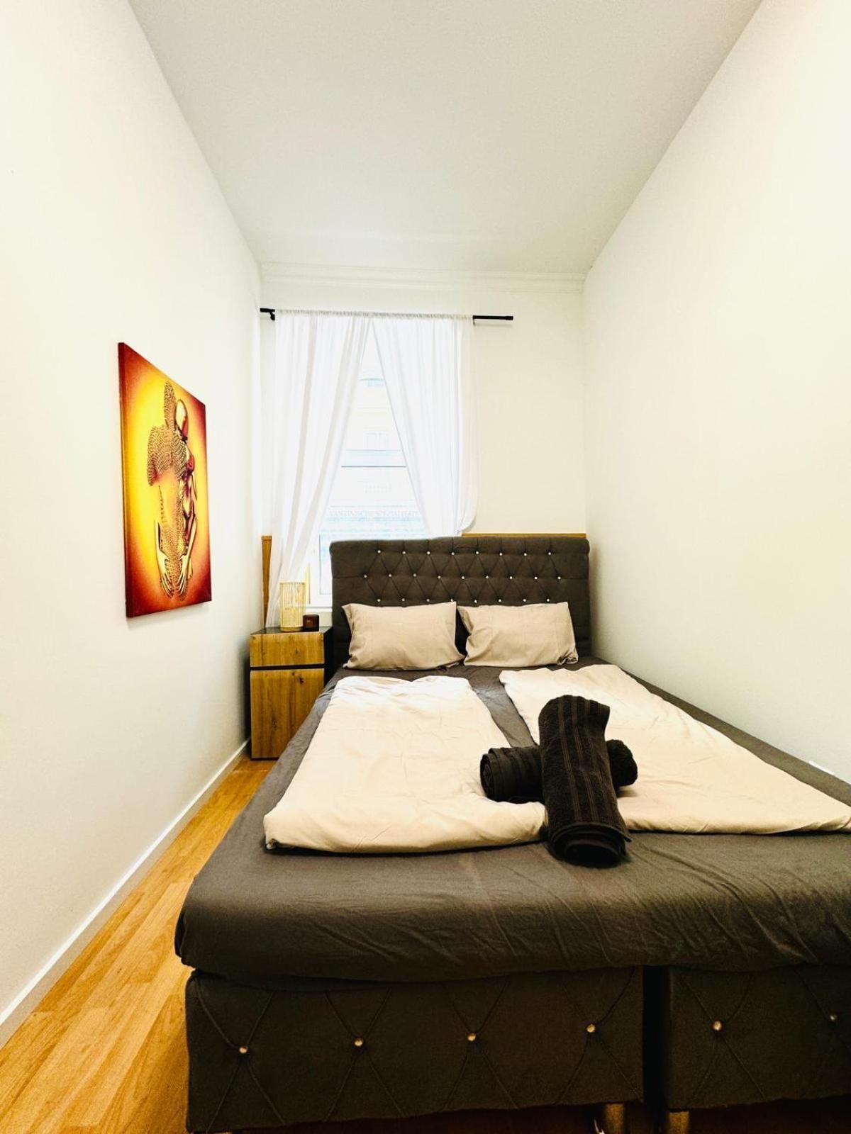Comfy In A Shared Apt, 8min To Rathausplatz Apartment