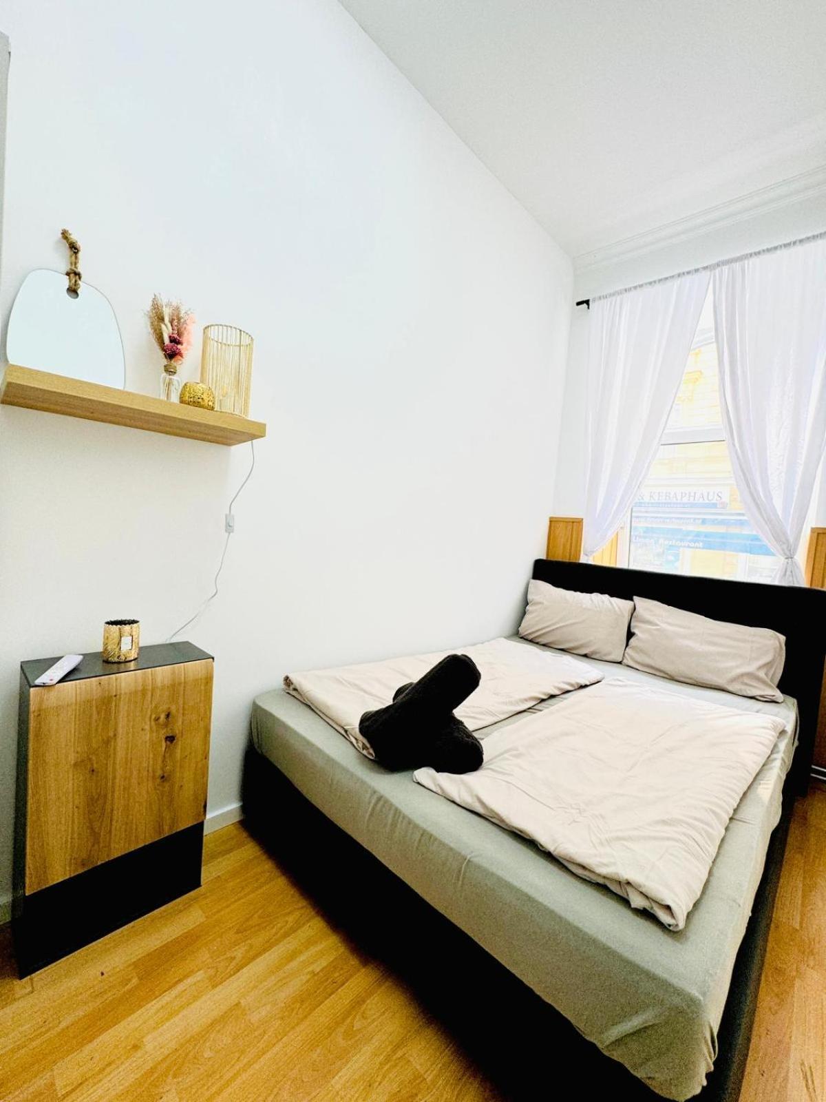 Comfy In A Shared Apt, 8min To Rathausplatz Apartment Vienna
