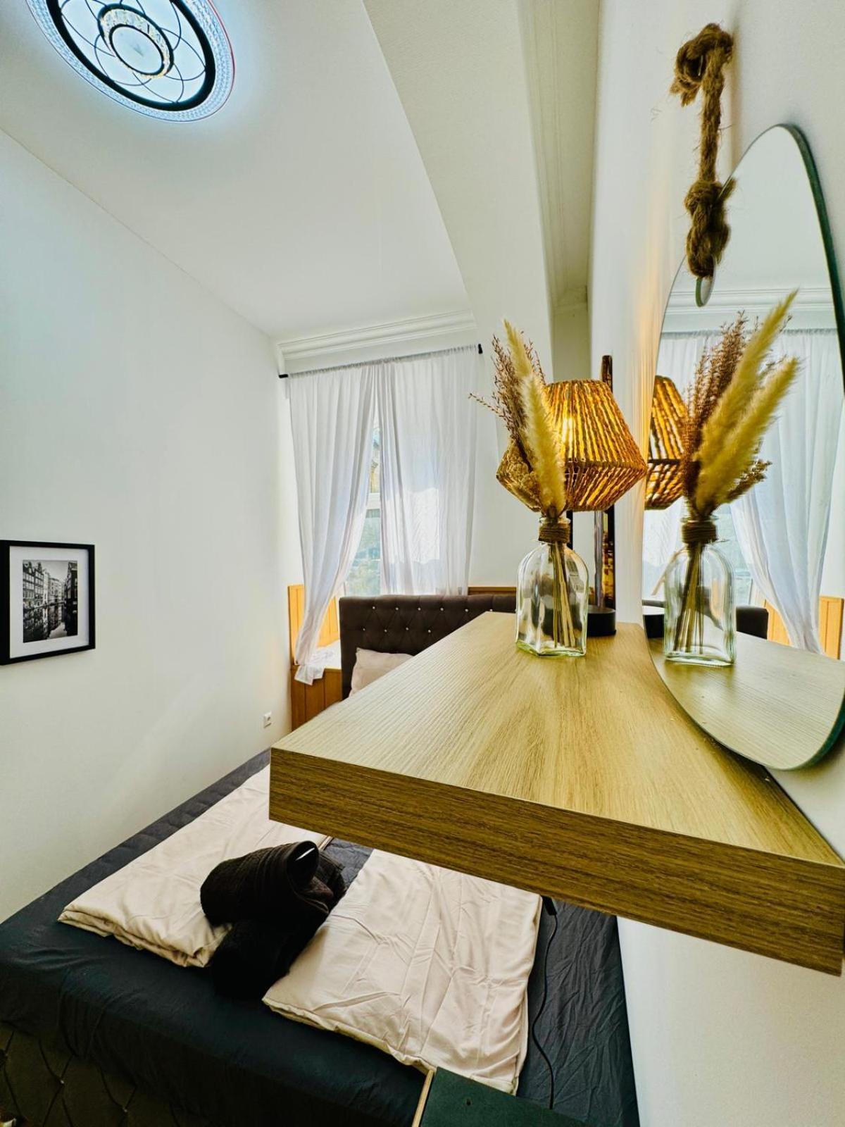 Comfy In A Shared Apt, 8min To Rathausplatz