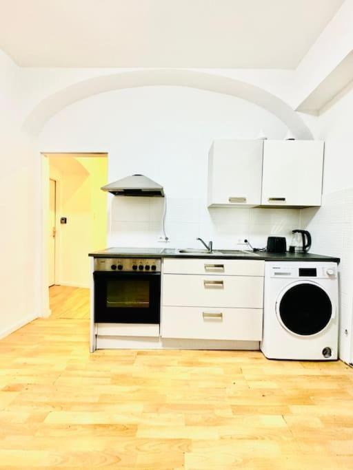 Apartment Comfy In A Shared Apt, 8min To Rathausplatz