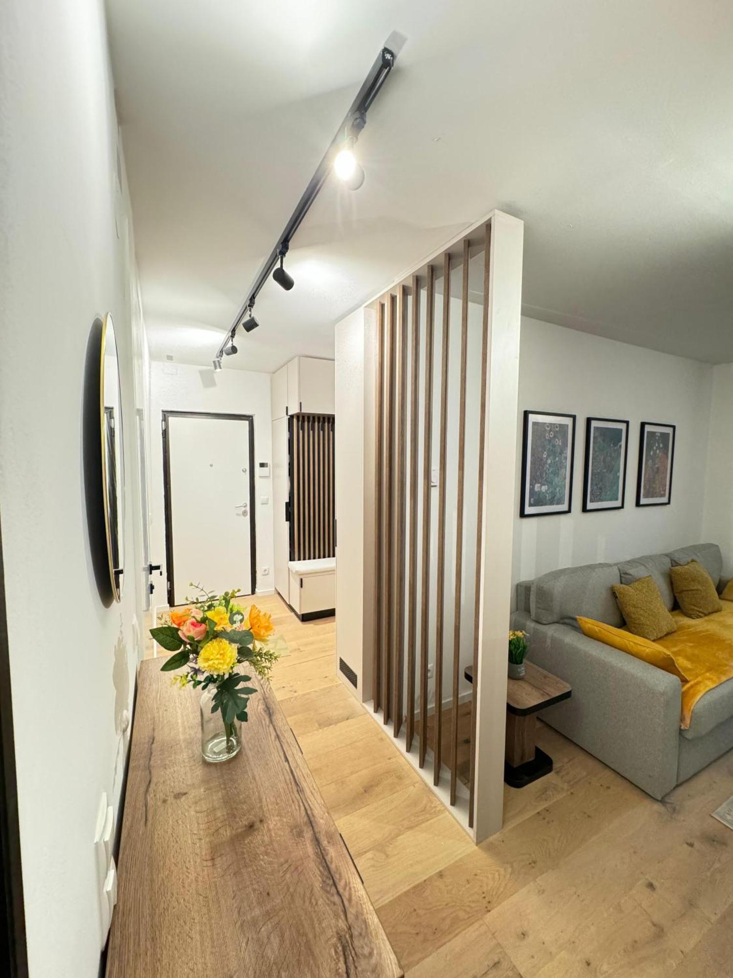 4 - - Center Apartment *