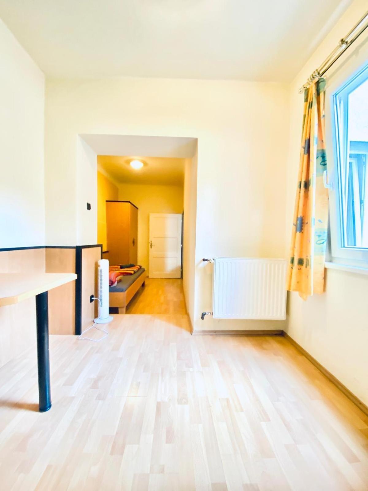 Affordable Central Rooms, 10-min To Lugner City Vienna