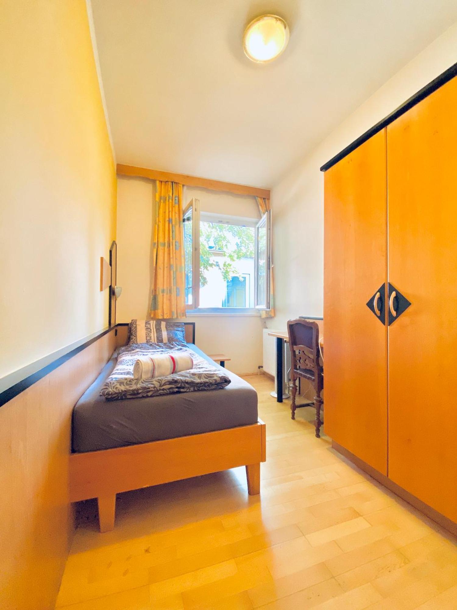 Affordable Central Rooms, 10-min To Lugner City * Vienna