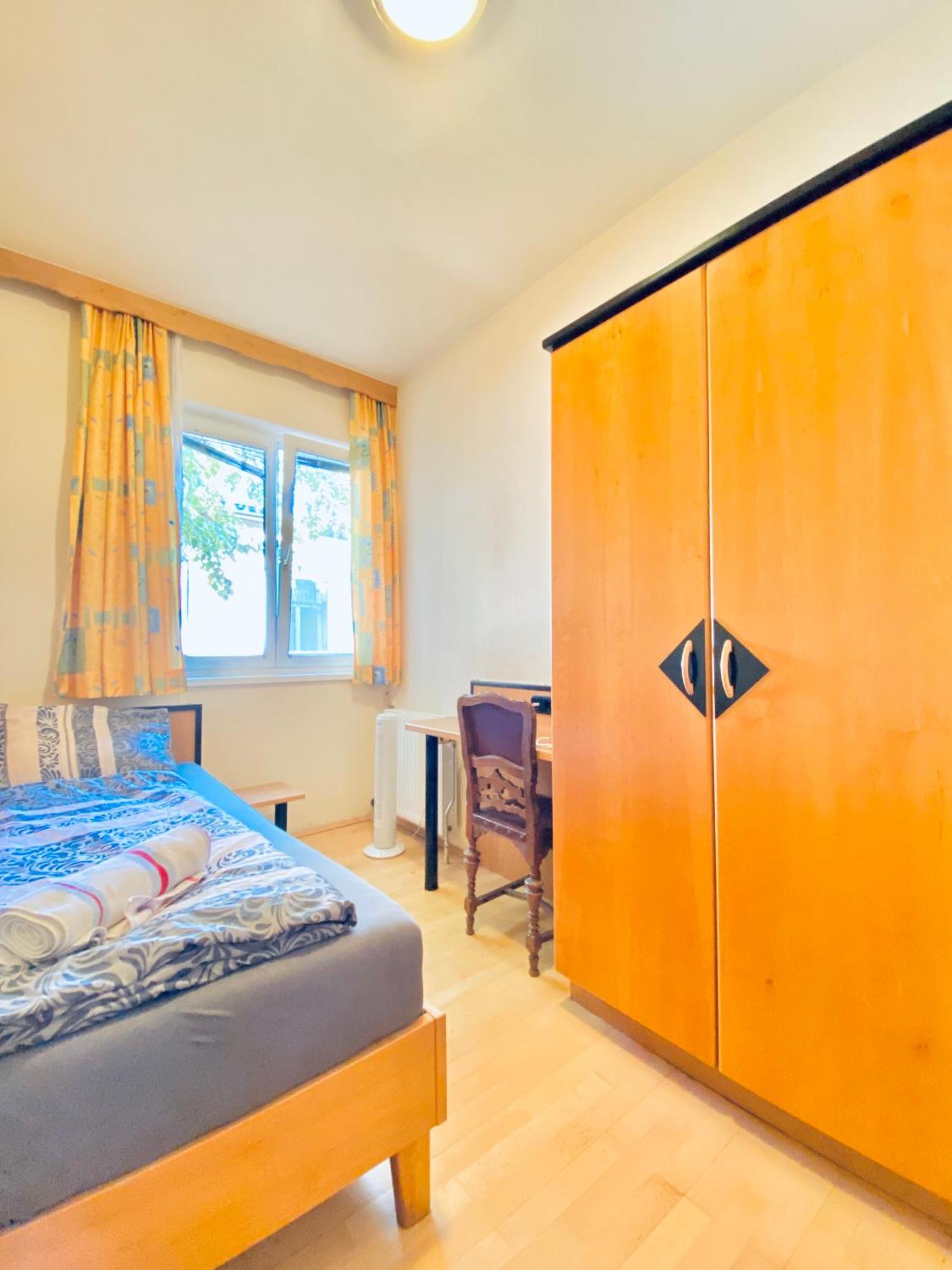 Affordable Central Rooms, 10-min To Lugner City Appartamento