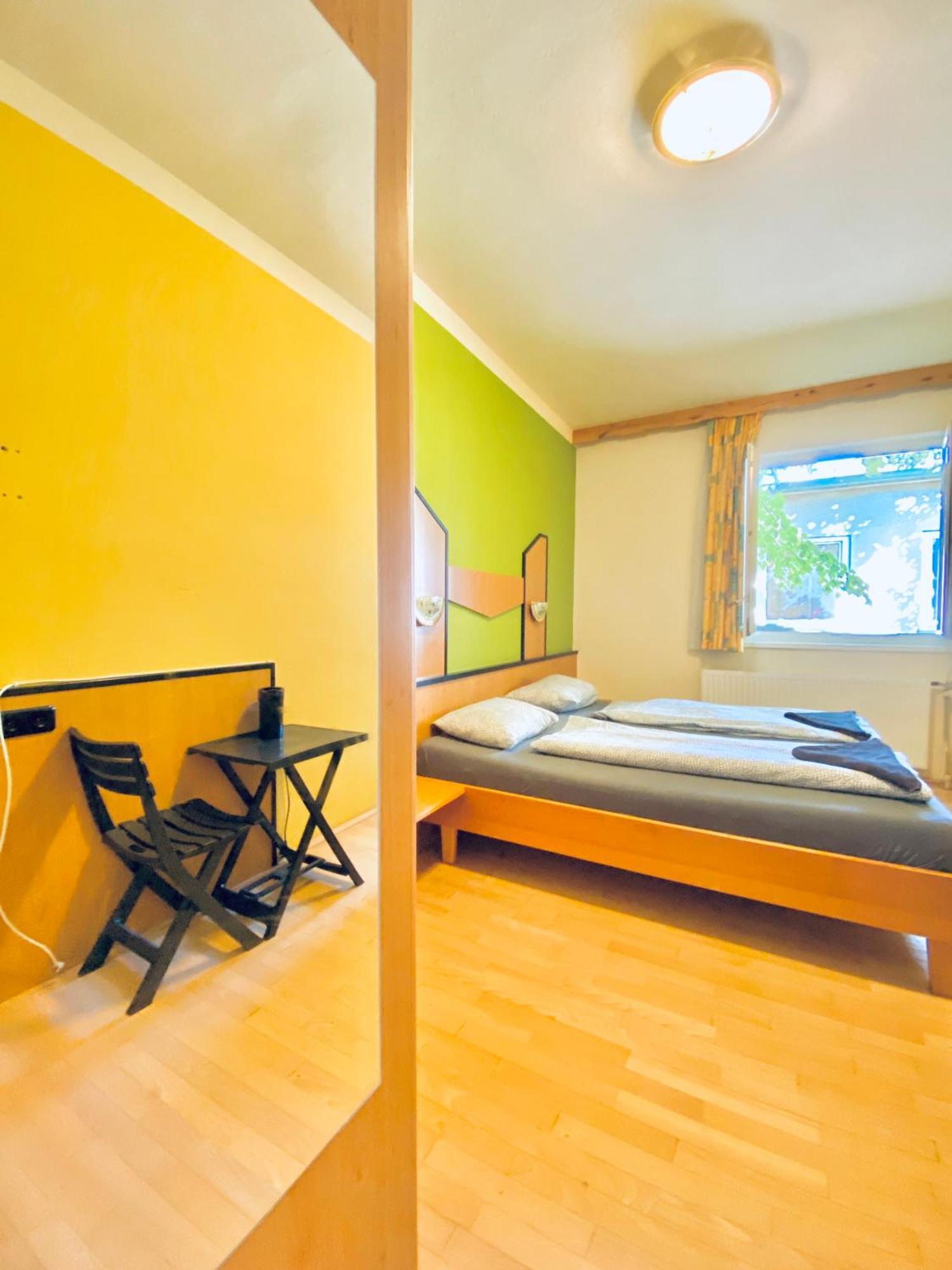 Affordable Central Rooms, 10-min To Lugner City *