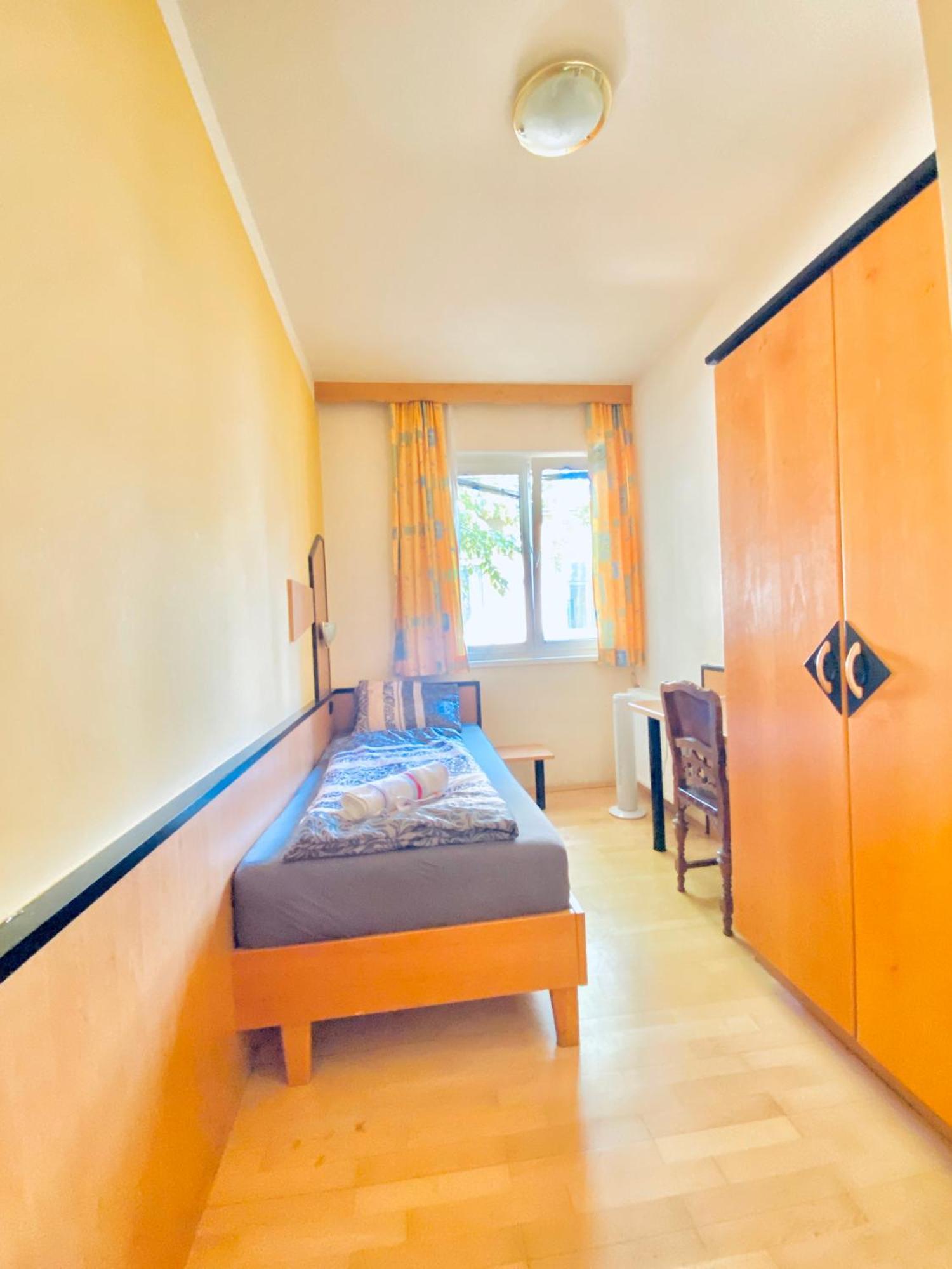 Affordable Central Rooms, 10-min To Lugner City Appartamento