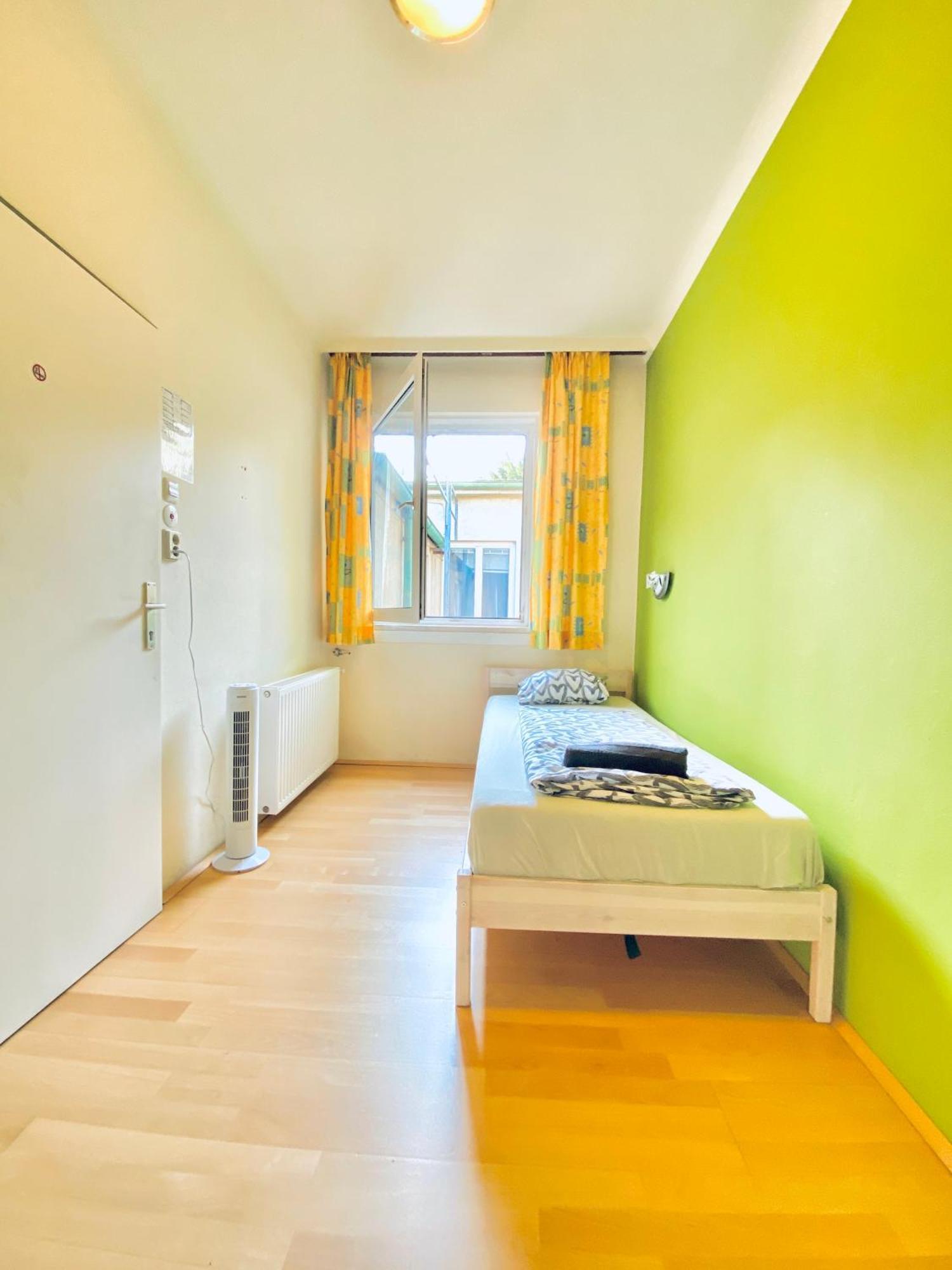 Affordable Central Rooms, 10-min To Lugner City * Vienna