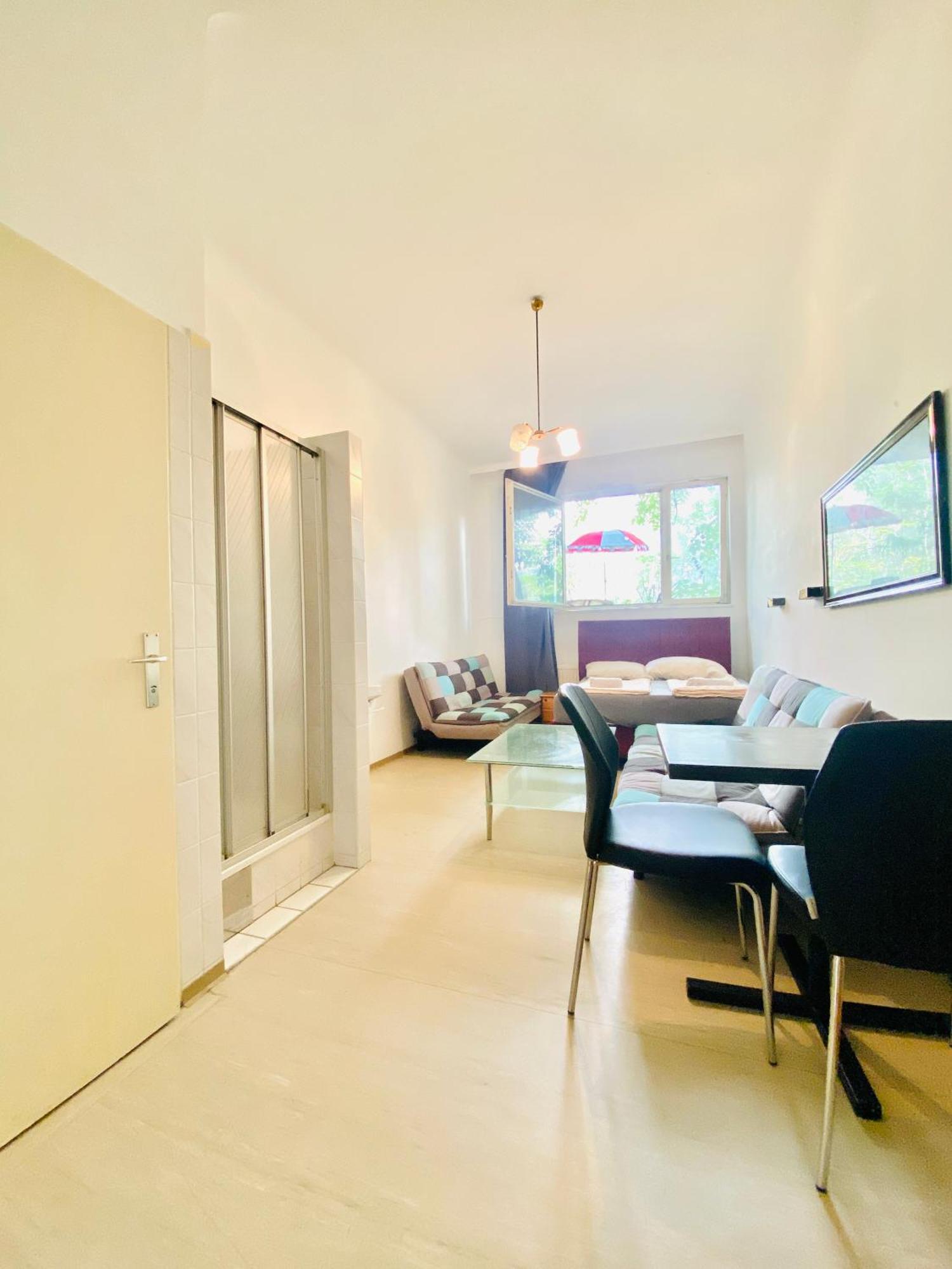 Affordable Central Rooms, 10-min To Lugner City Vienna