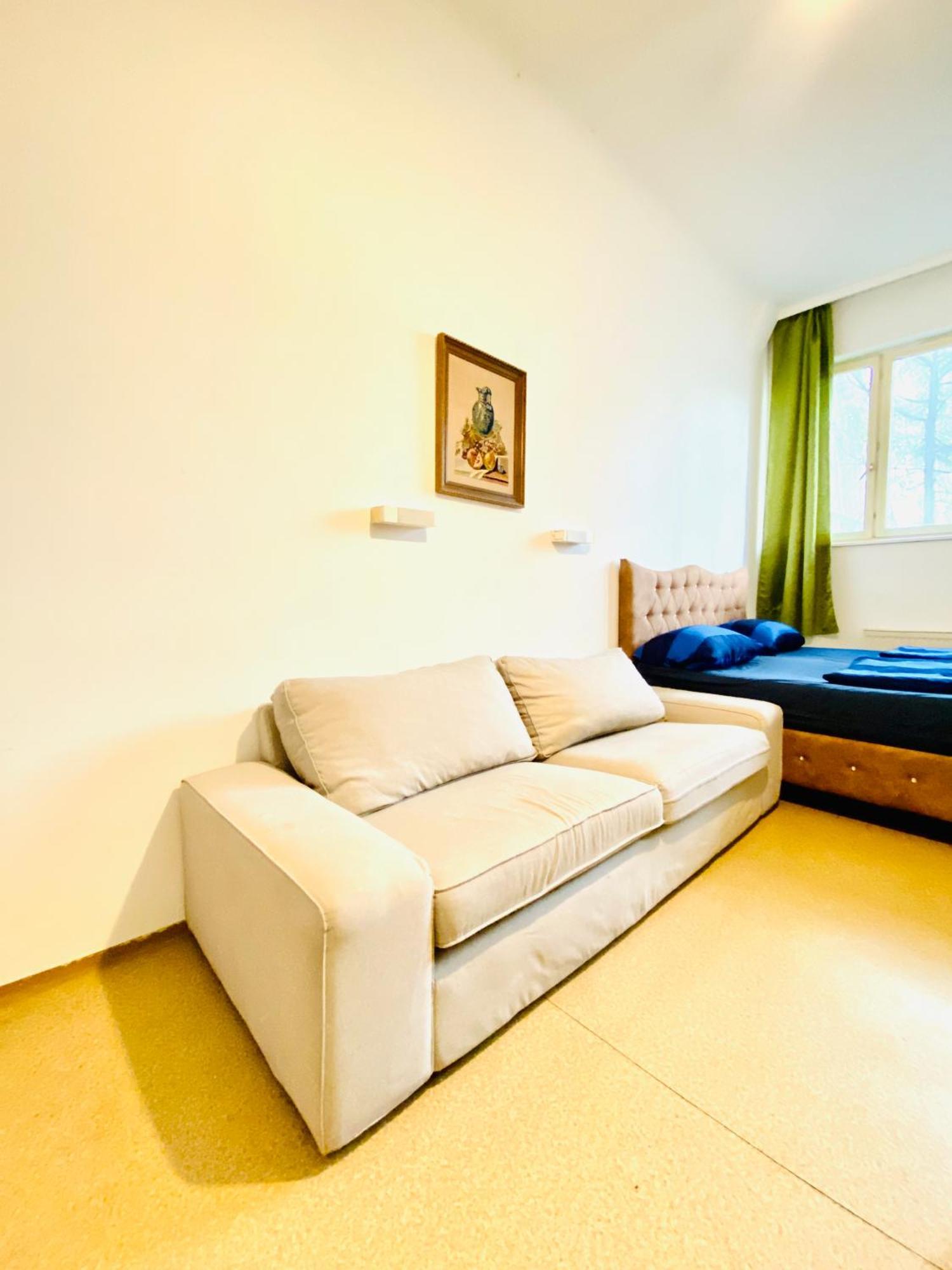 Affordable Central Rooms, 10-min To Lugner City *