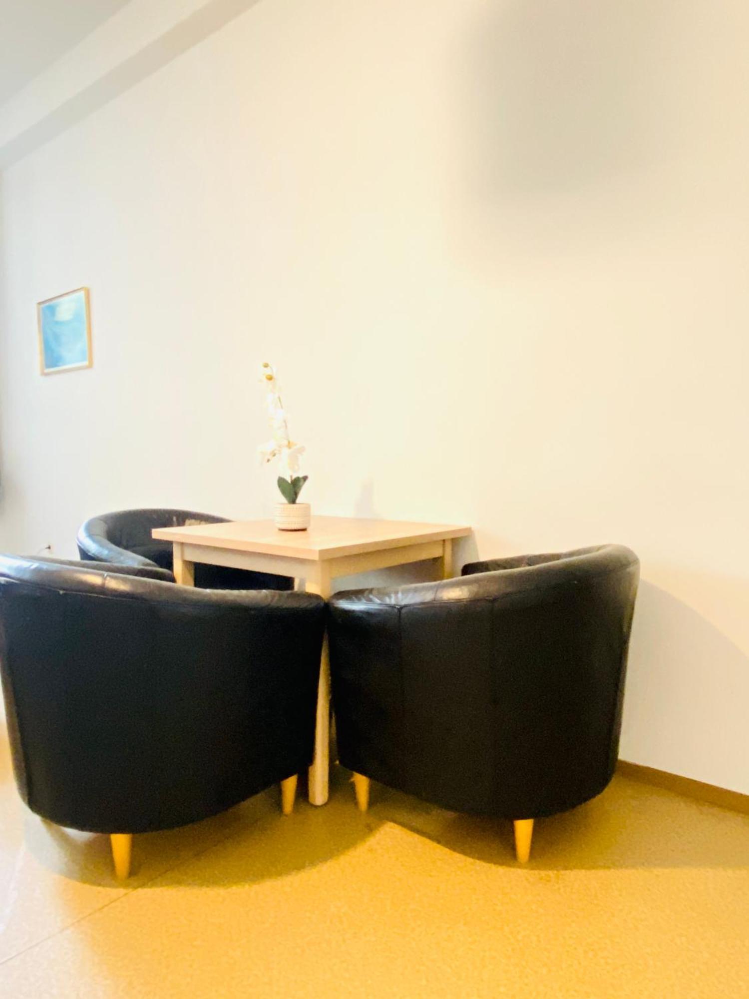Affordable Central Rooms, 10-min To Lugner City * Vienna