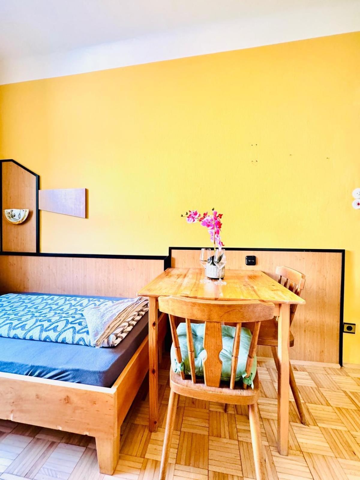 Affordable Central Rooms, 10-min To Lugner City * Vienna