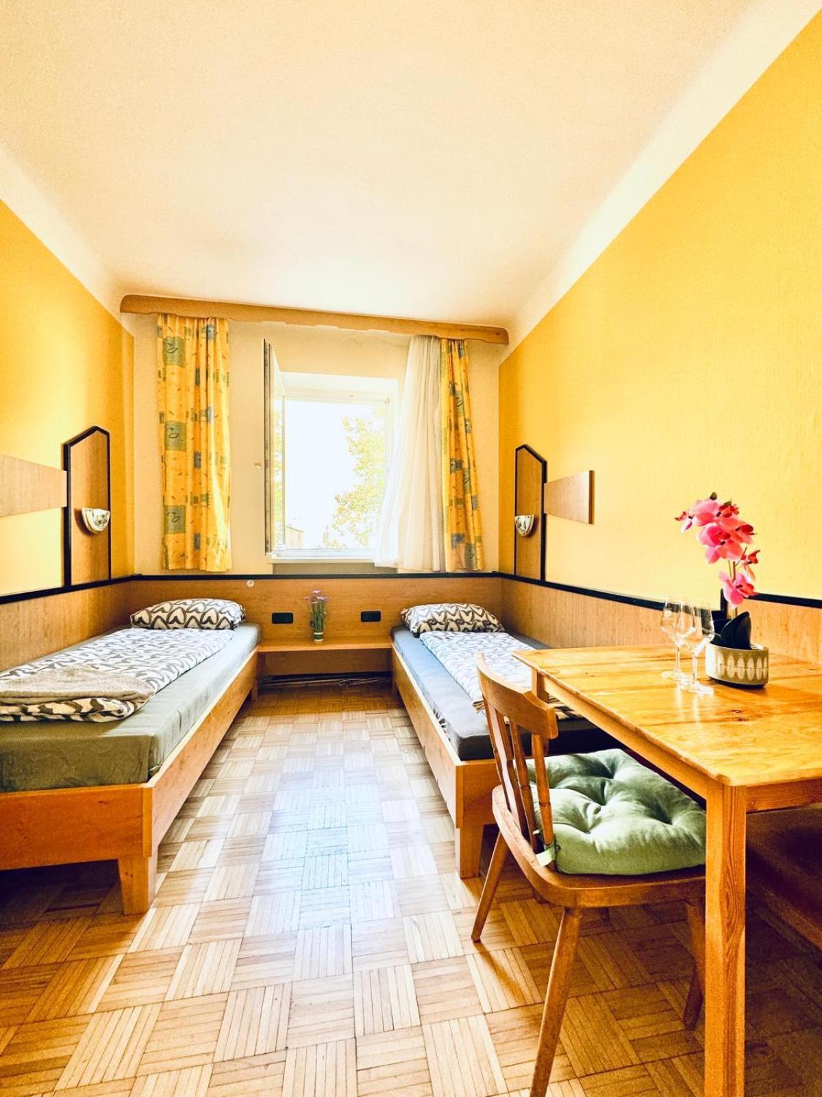 Appartamento Affordable Central Rooms, 10-min To Lugner City *
