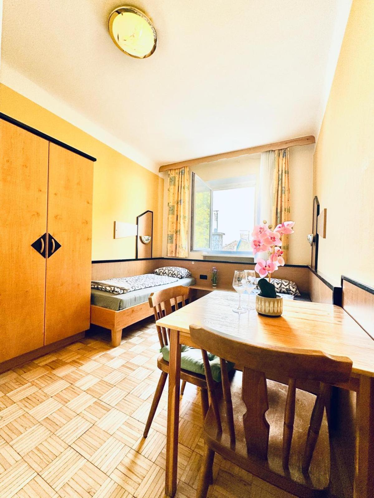 Appartamento Affordable Central Rooms, 10-min To Lugner City Vienna
