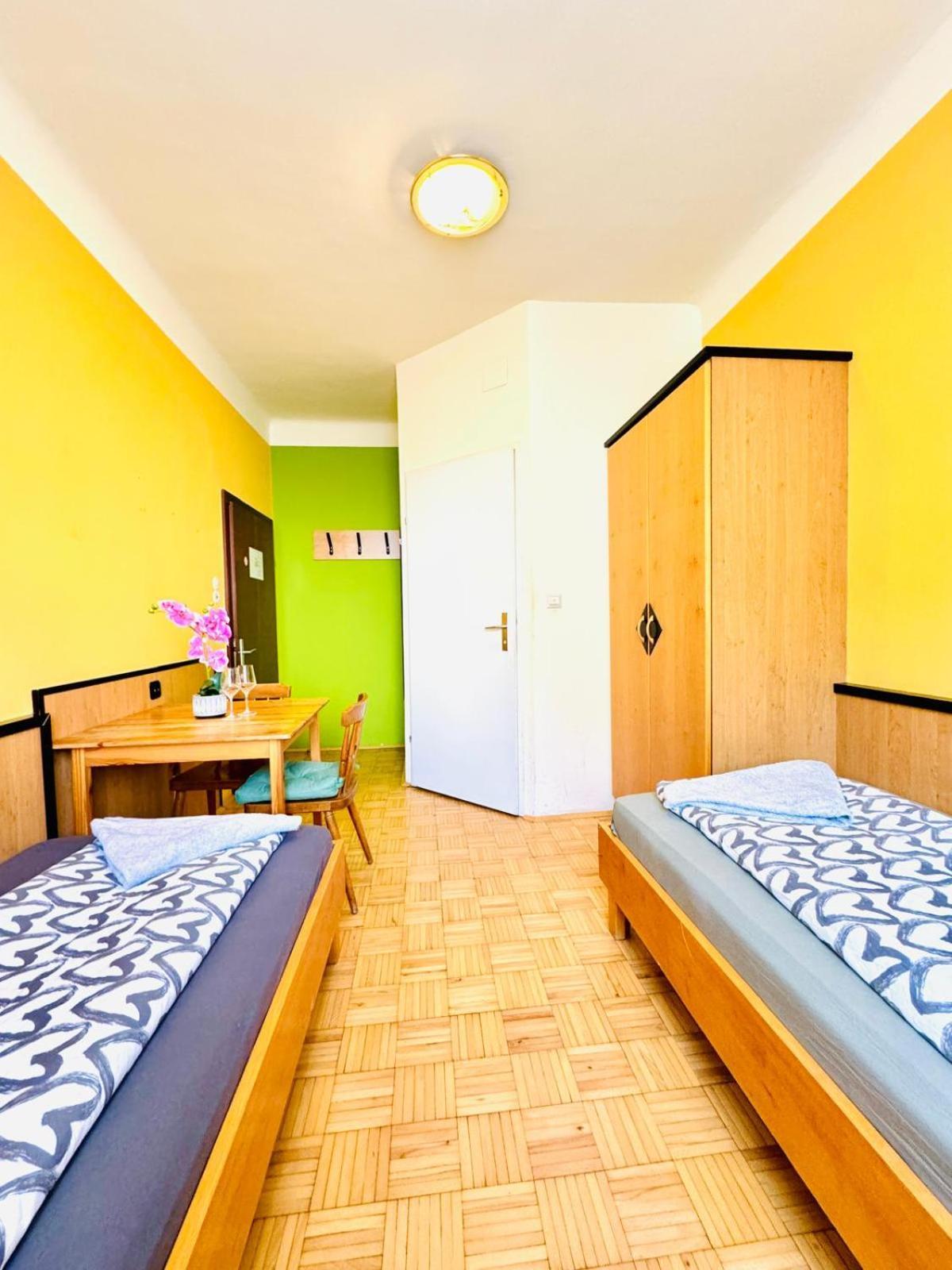 Affordable Central Rooms, 10-min To Lugner City Vienna