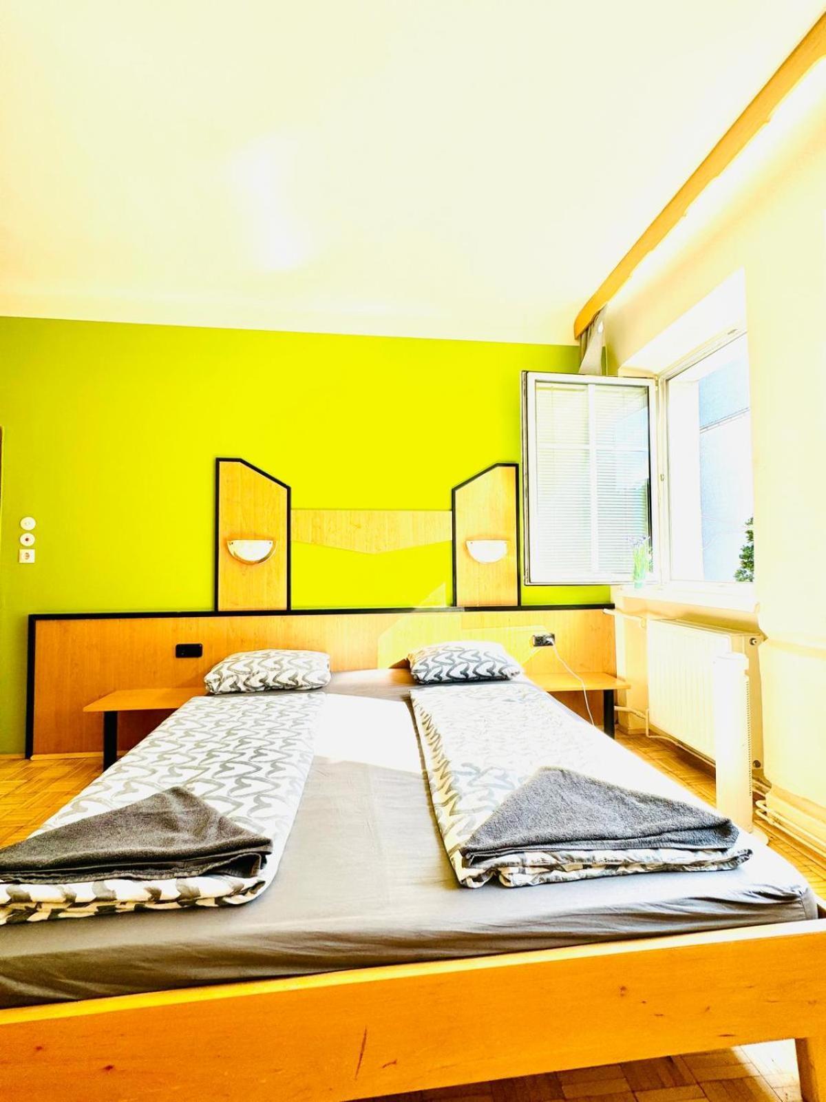 Affordable Central Rooms, 10-min To Lugner City Vienna