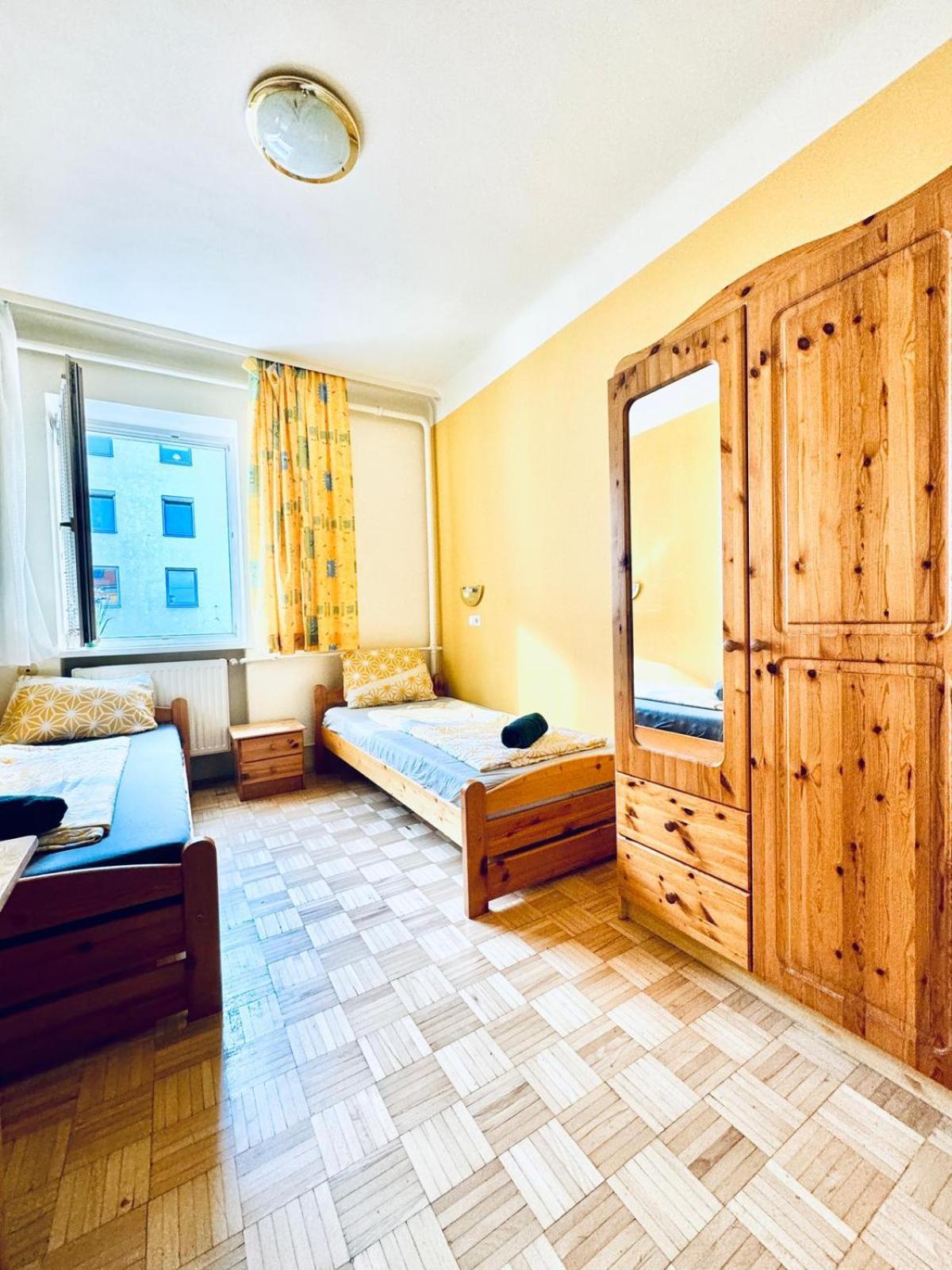 Appartamento Affordable Central Rooms, 10-min To Lugner City *
