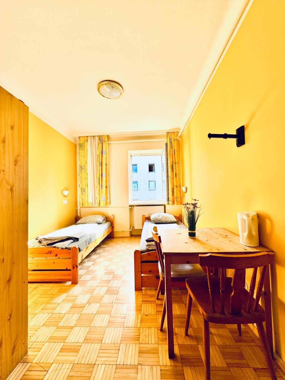 Appartamento Affordable Central Rooms, 10-min To Lugner City Vienna