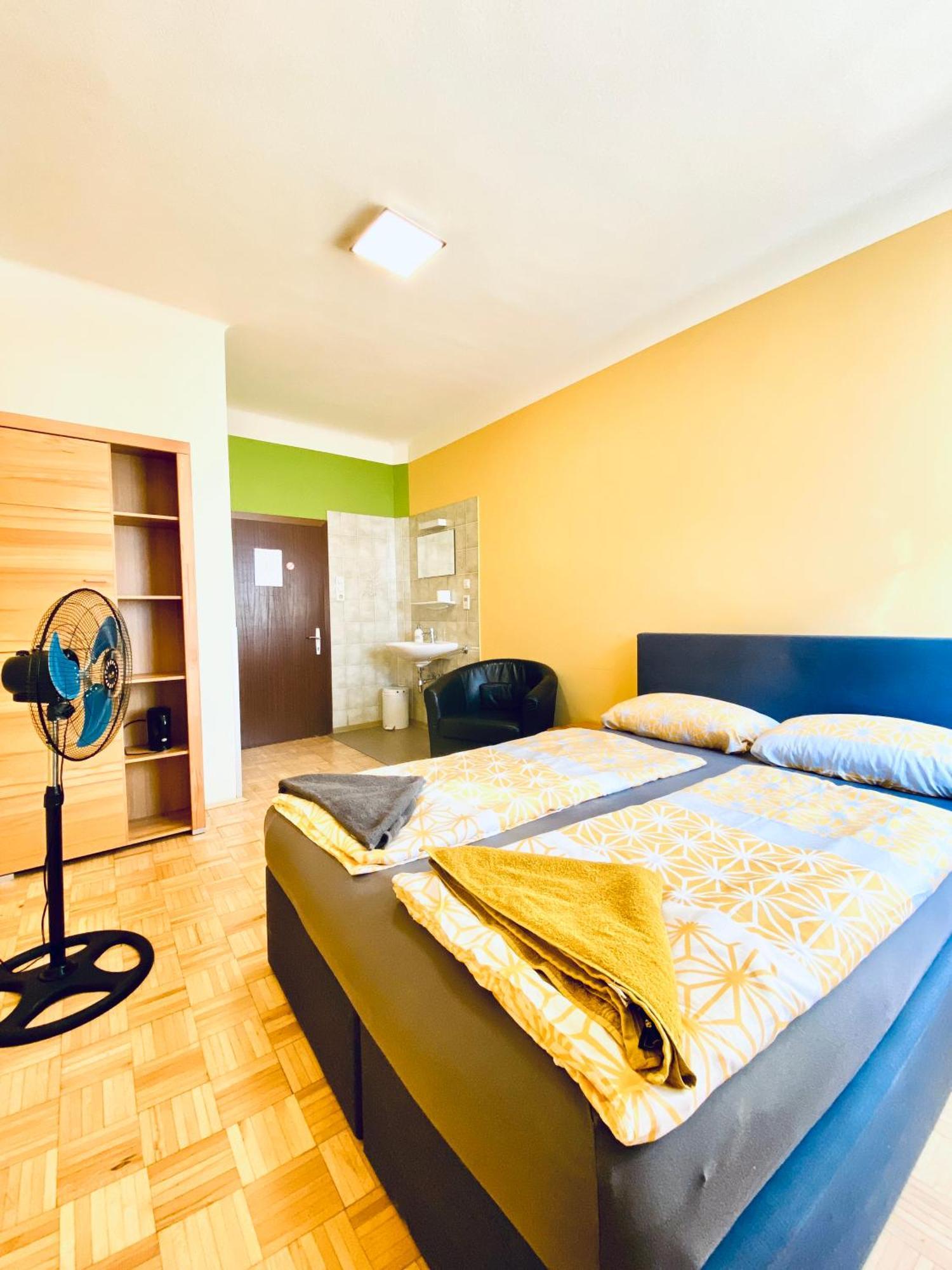 Affordable Central Rooms, 10-min To Lugner City Vienna