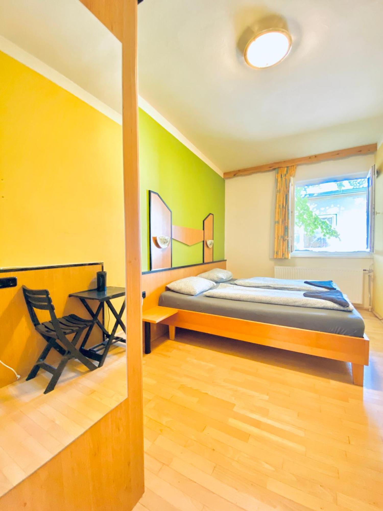 Affordable Central Rooms, 10-min To Lugner City Vienna
