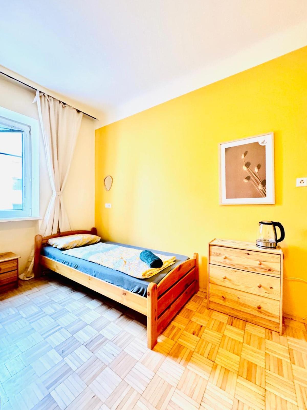 Affordable Central Rooms, 10-min To Lugner City Vienna
