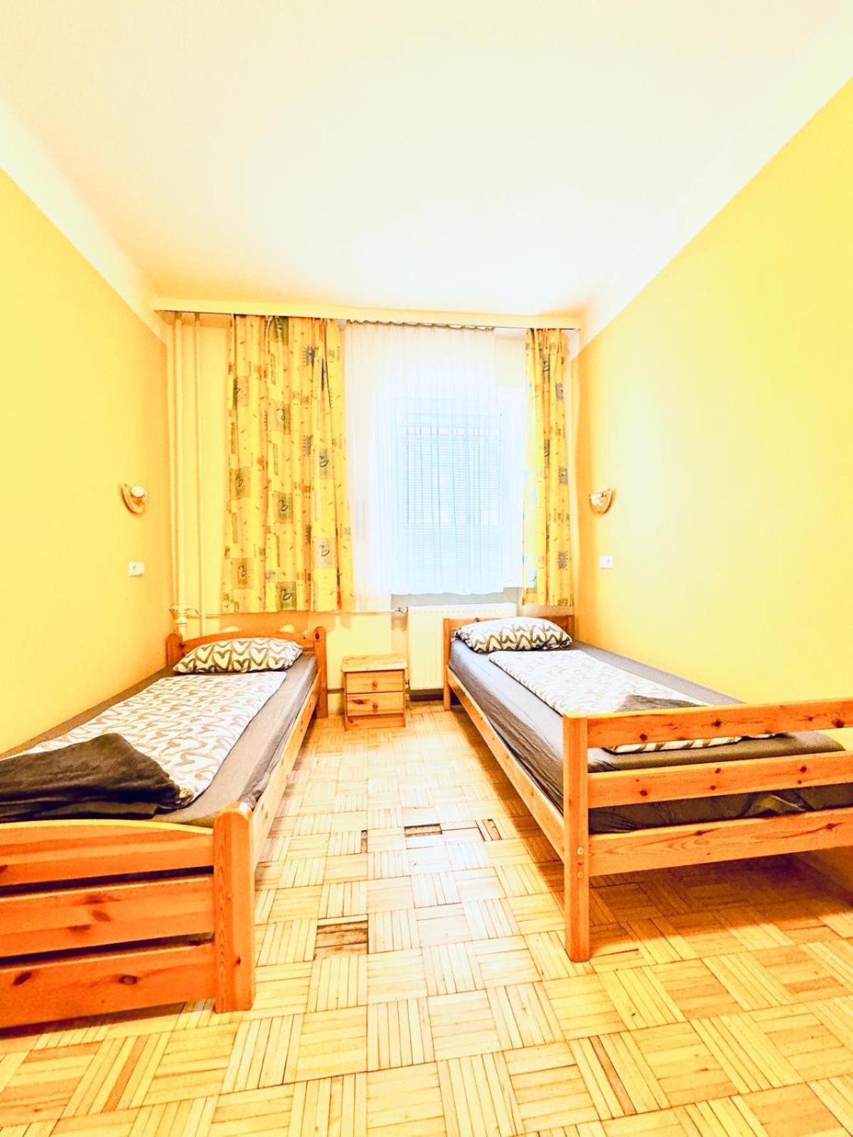 Affordable Central Rooms, 10-min To Lugner City * Vienna