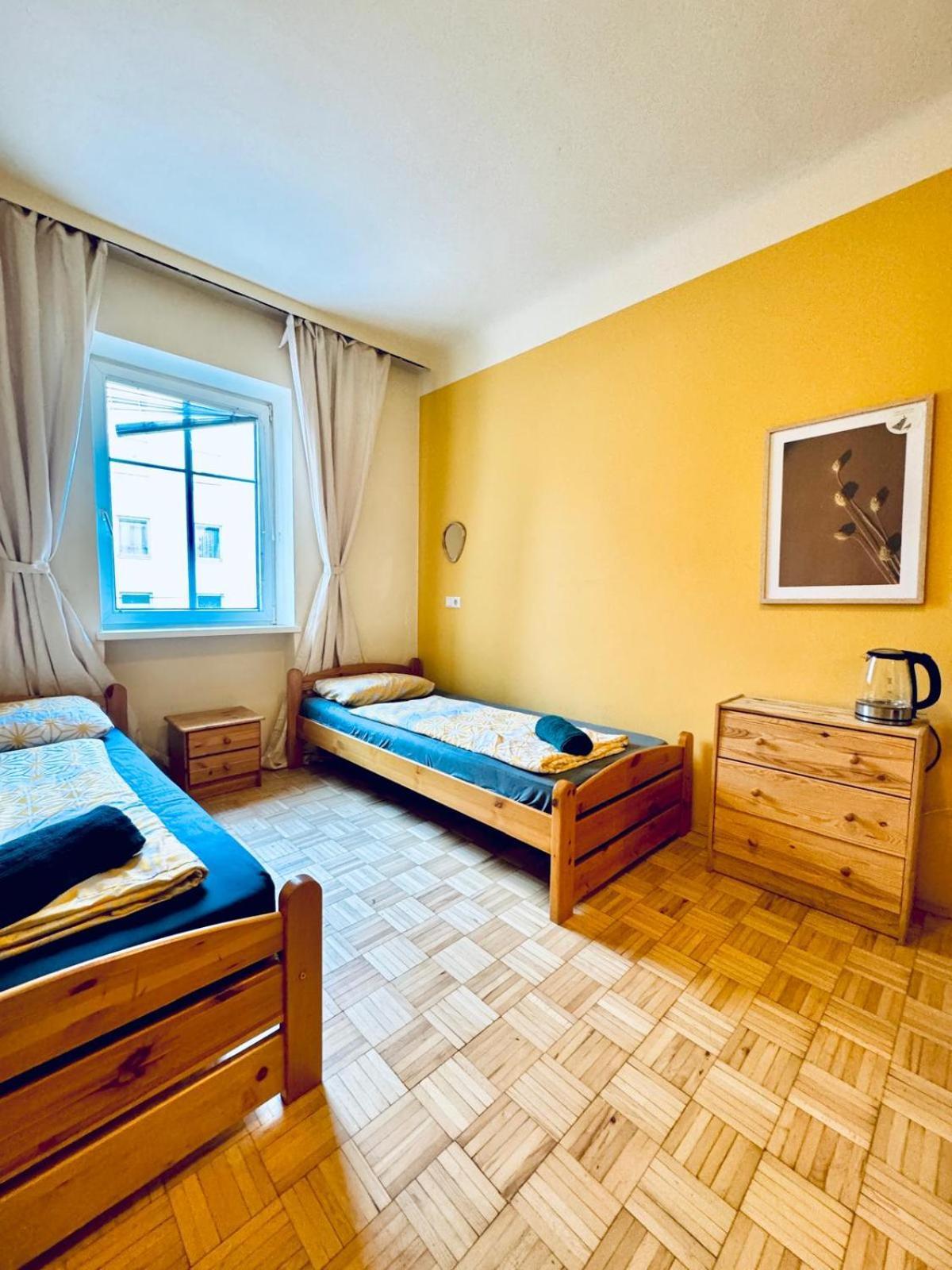 Appartamento Affordable Central Rooms, 10-min To Lugner City *