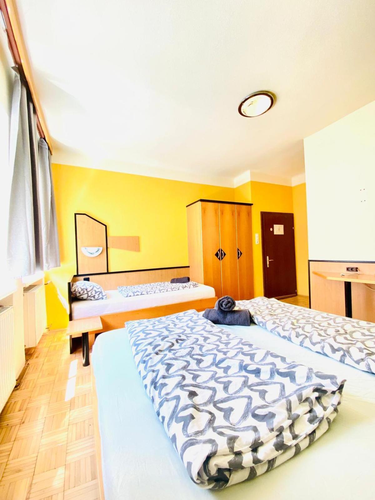 Affordable Central Rooms, 10-min To Lugner City * Vienna