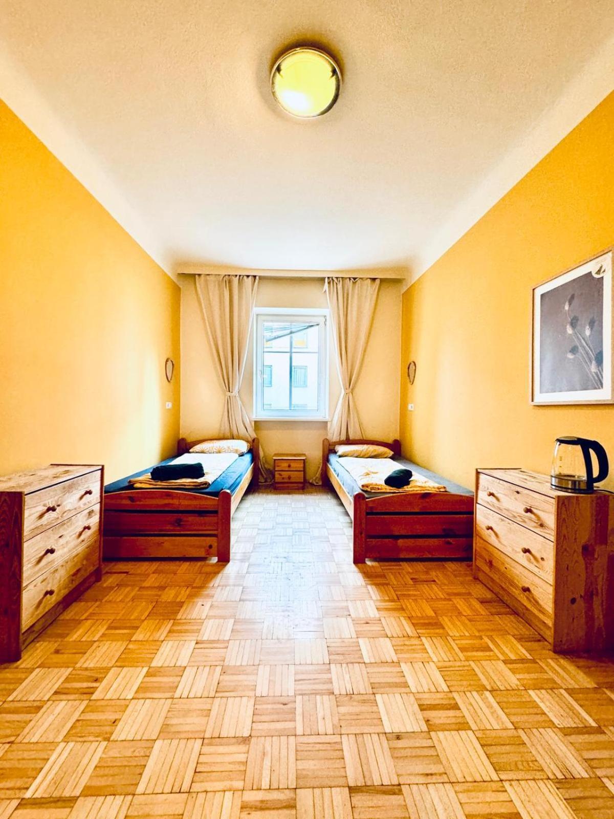 Appartamento Affordable Central Rooms, 10-min To Lugner City Vienna