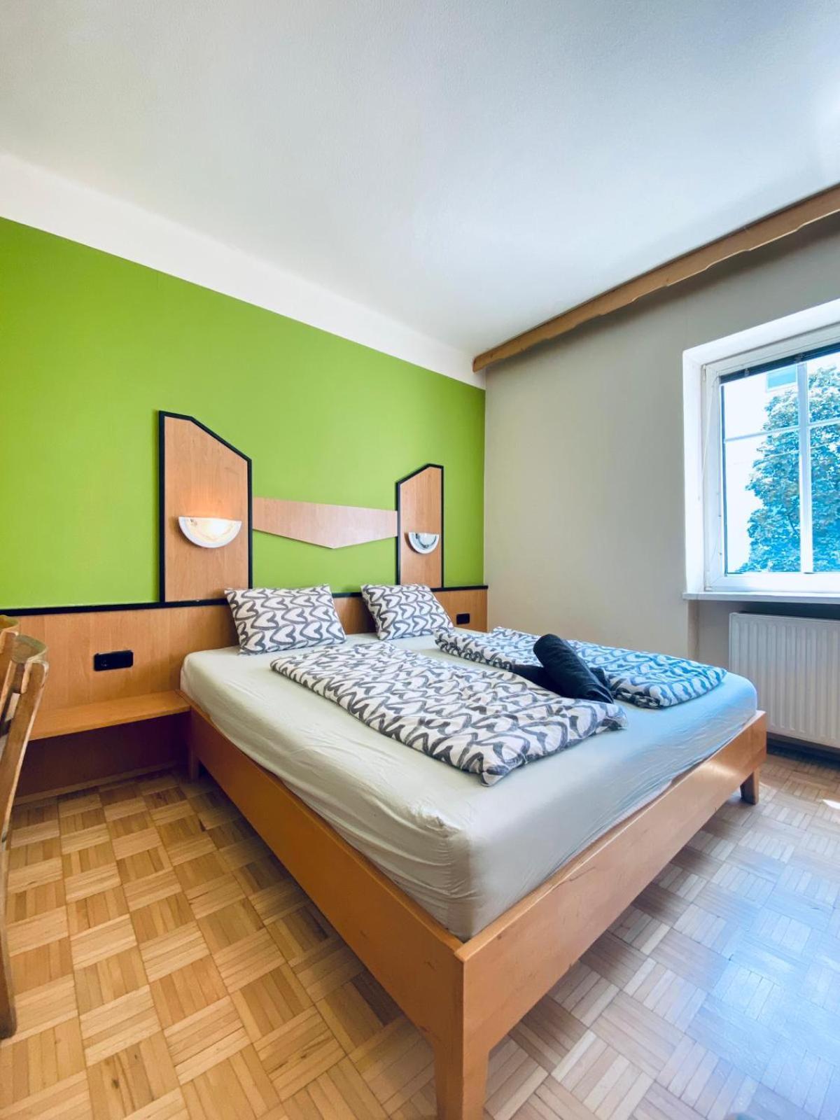 Affordable Central Rooms, 10-min To Lugner City Appartamento