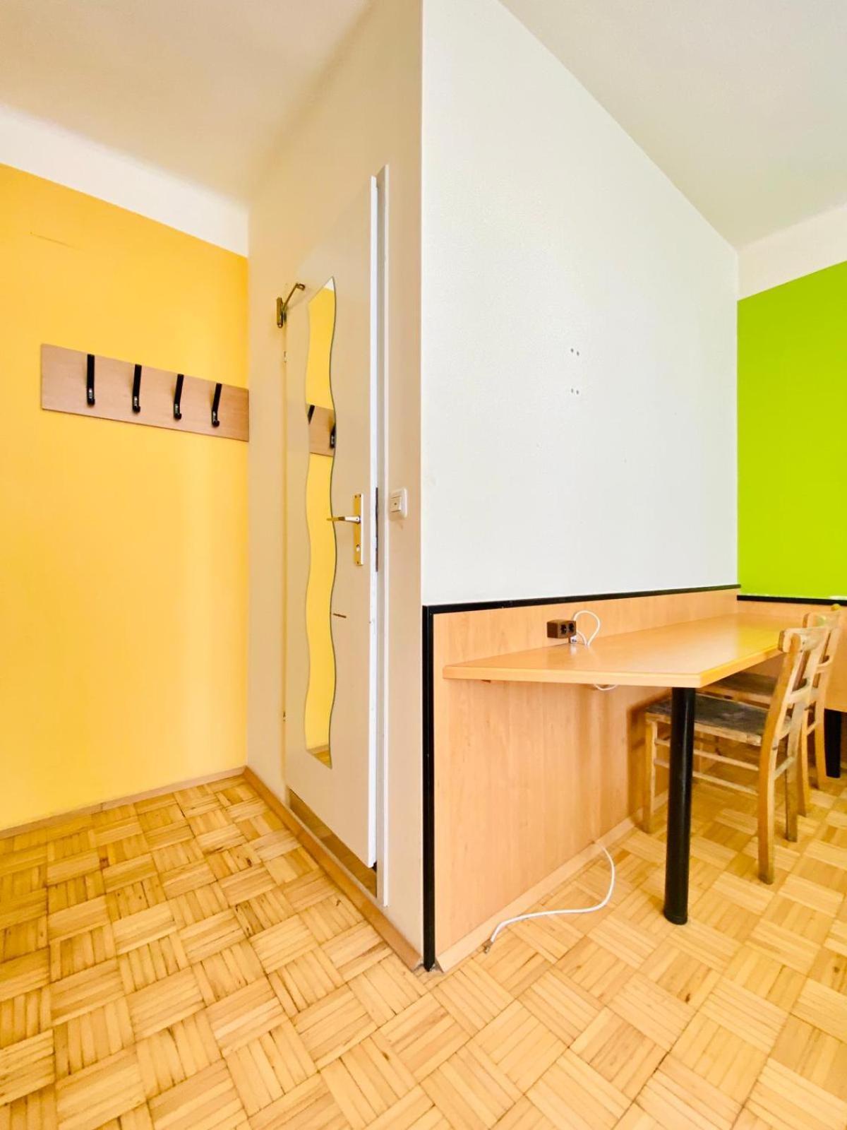 Affordable Central Rooms, 10-min To Lugner City