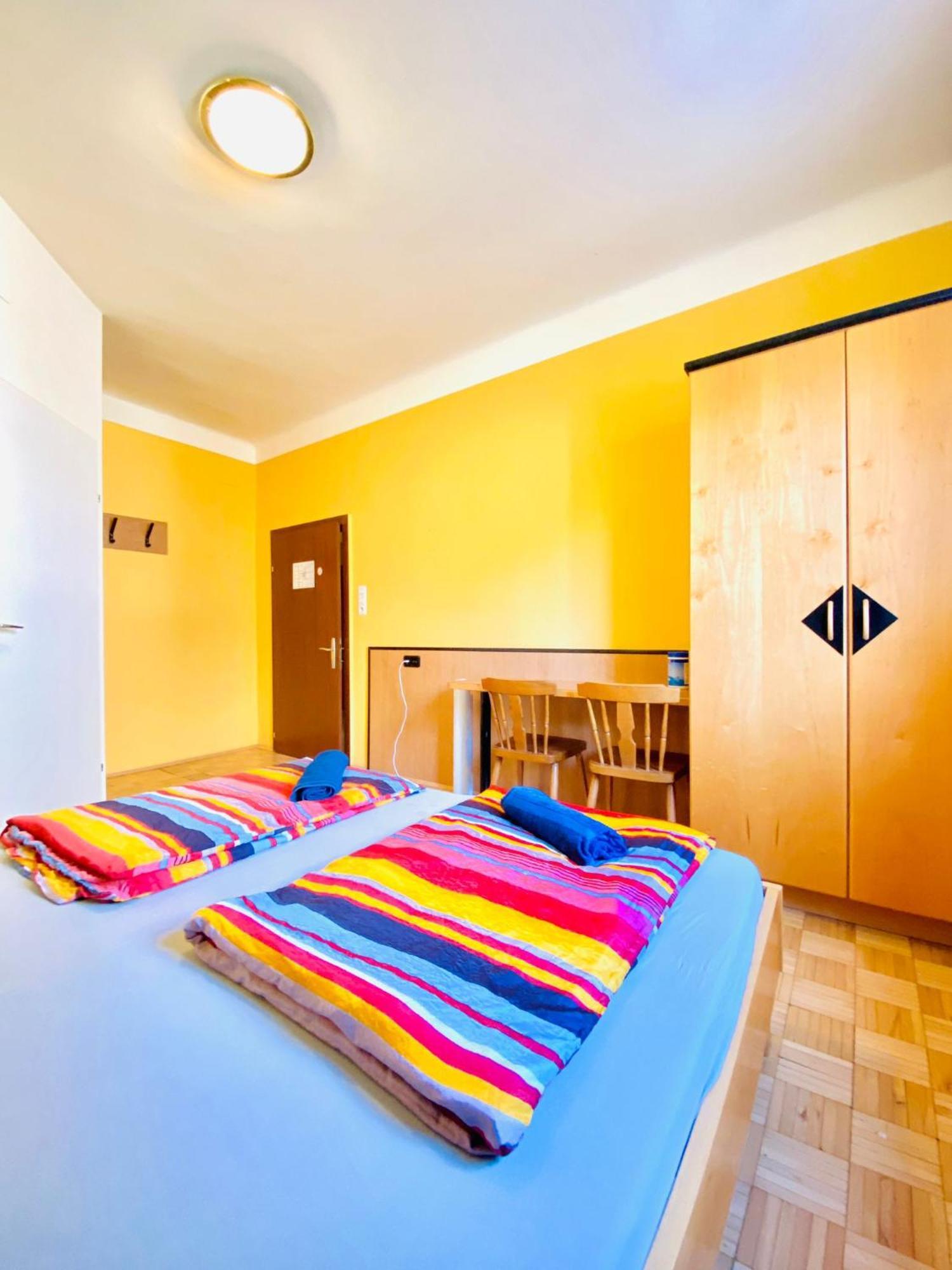 Affordable Central Rooms, 10-min To Lugner City Appartamento