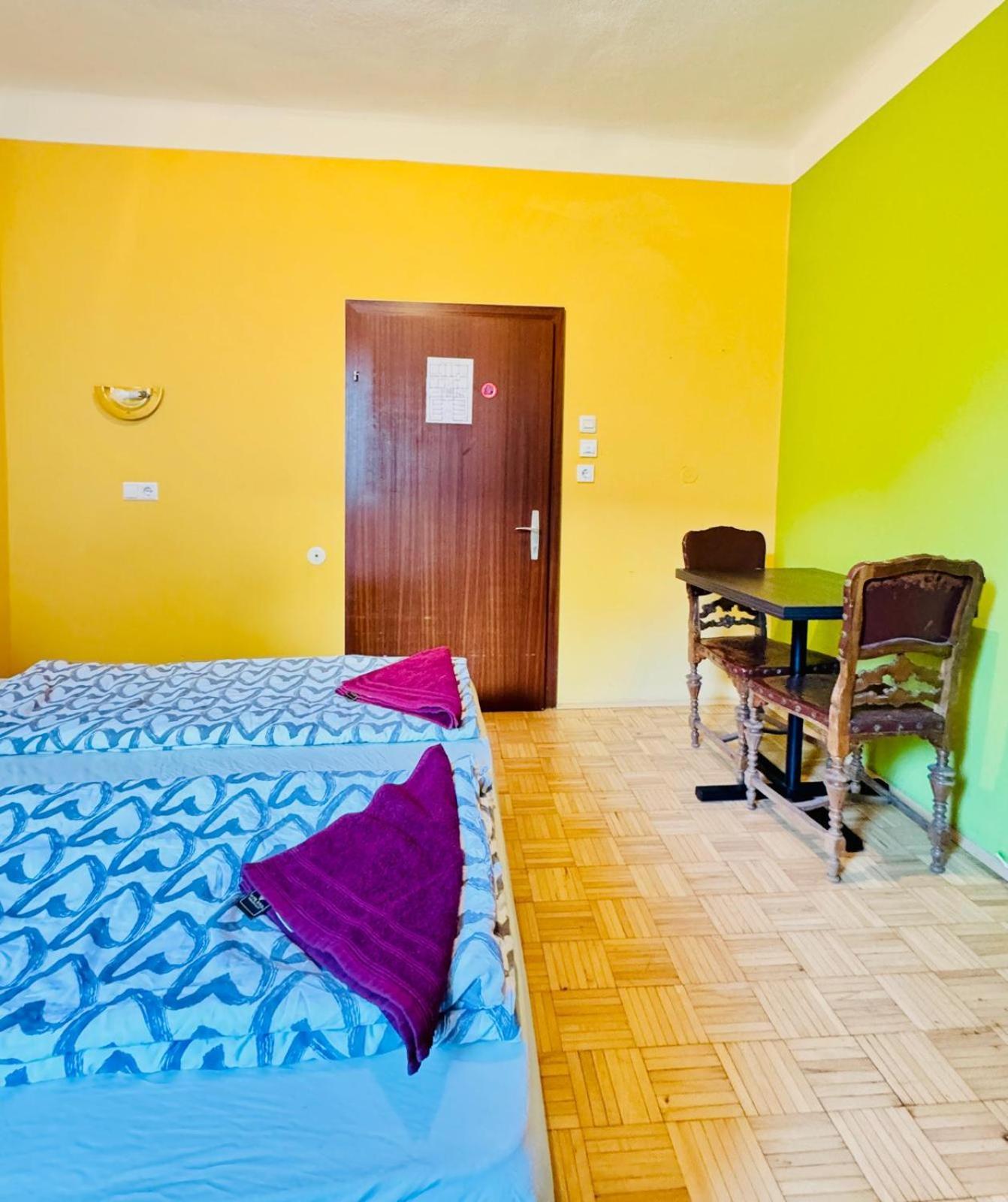 Appartamento Affordable Central Rooms, 10-min To Lugner City *