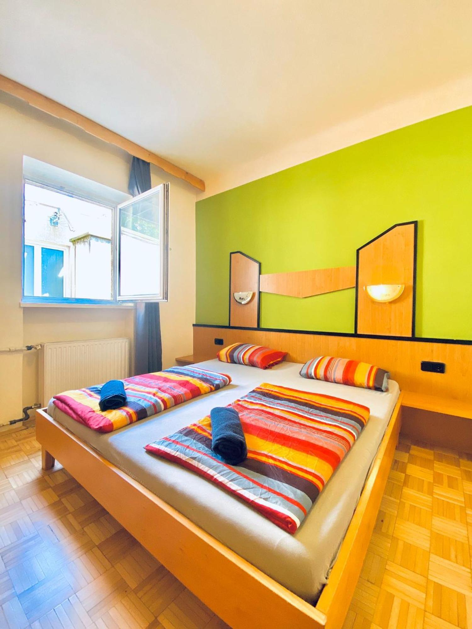 Affordable Central Rooms, 10-min To Lugner City Vienna