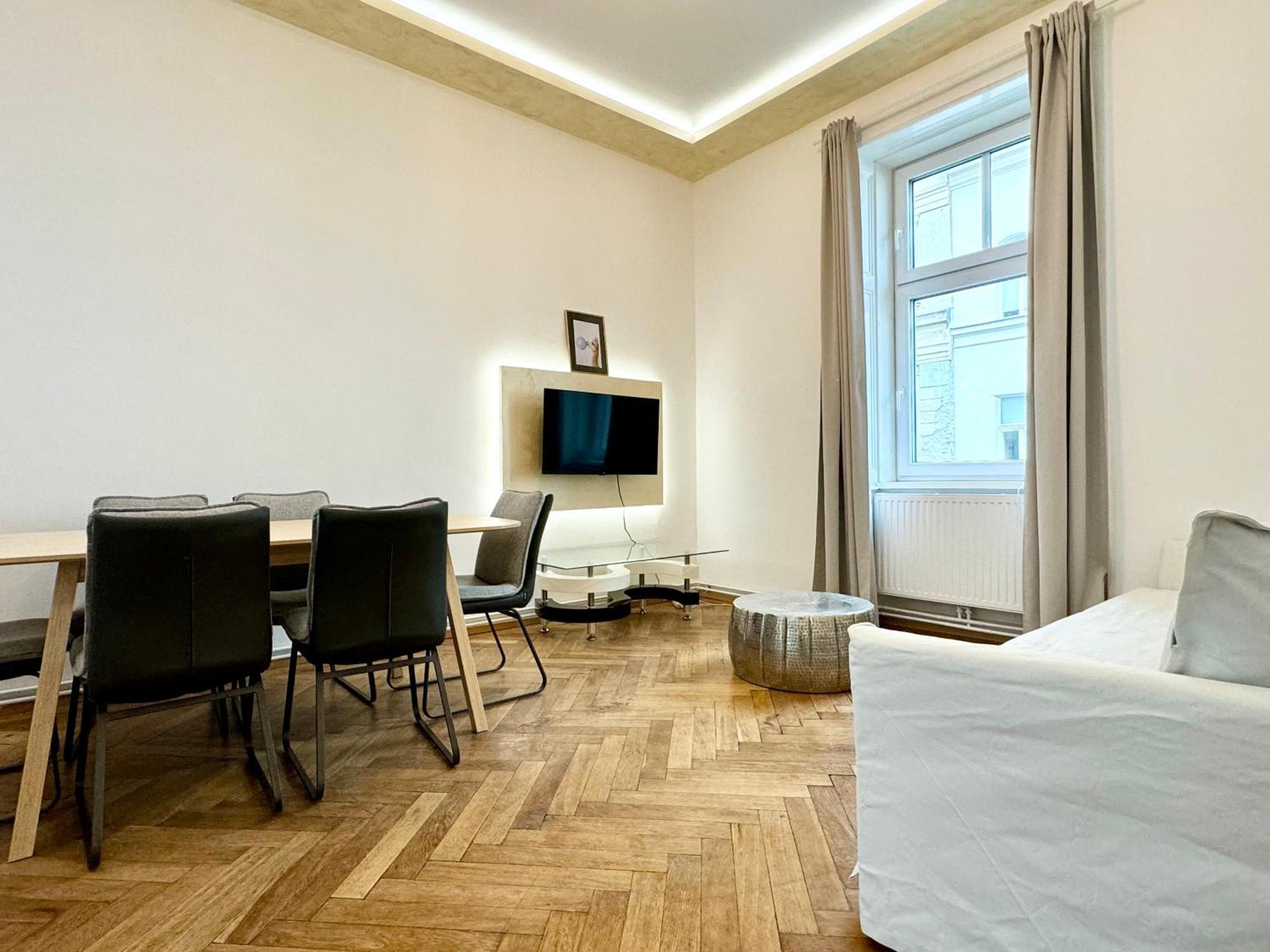 Luxury At Famous Kutschkermarkt